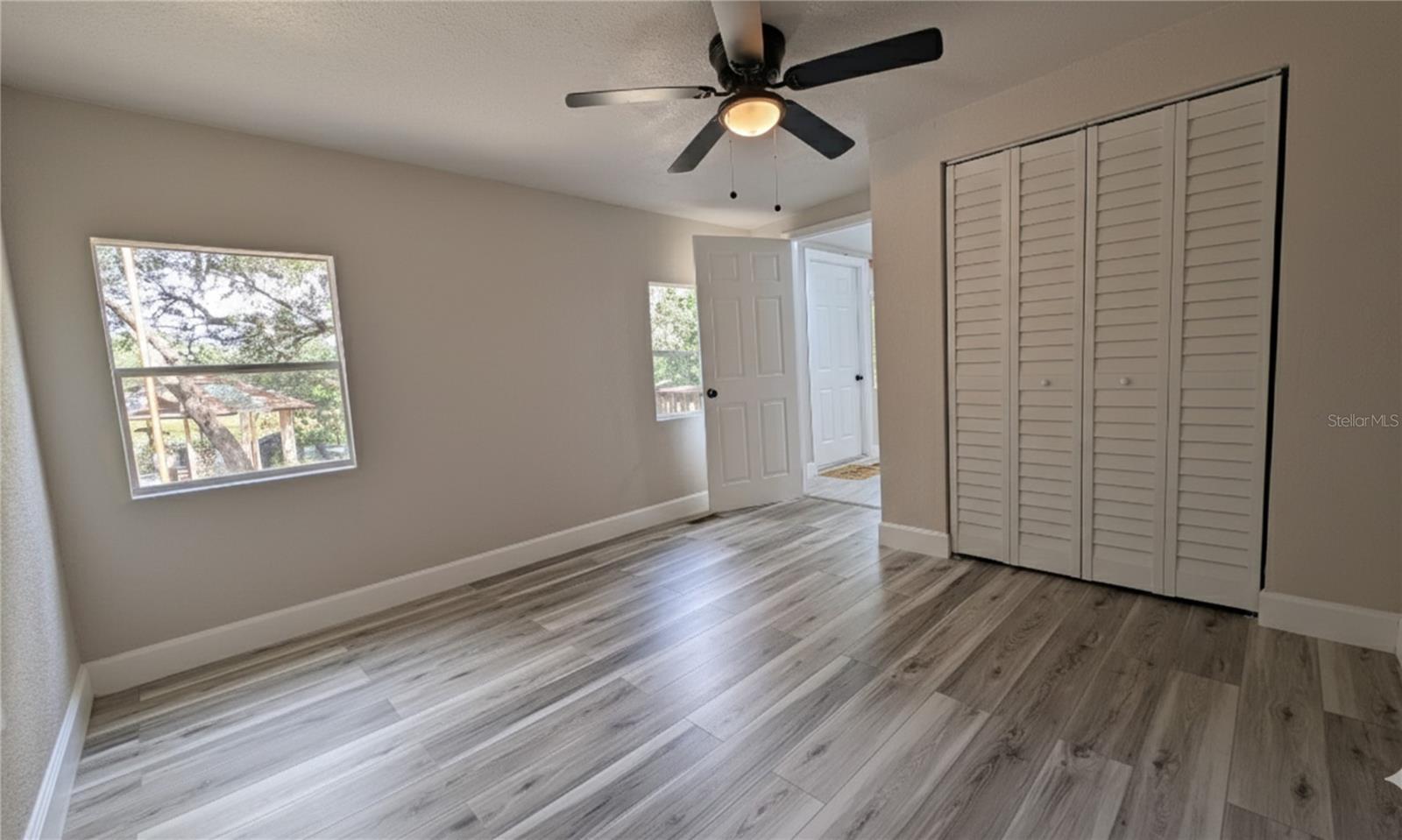 Listing photo id 20 for 9761 Lake Drive