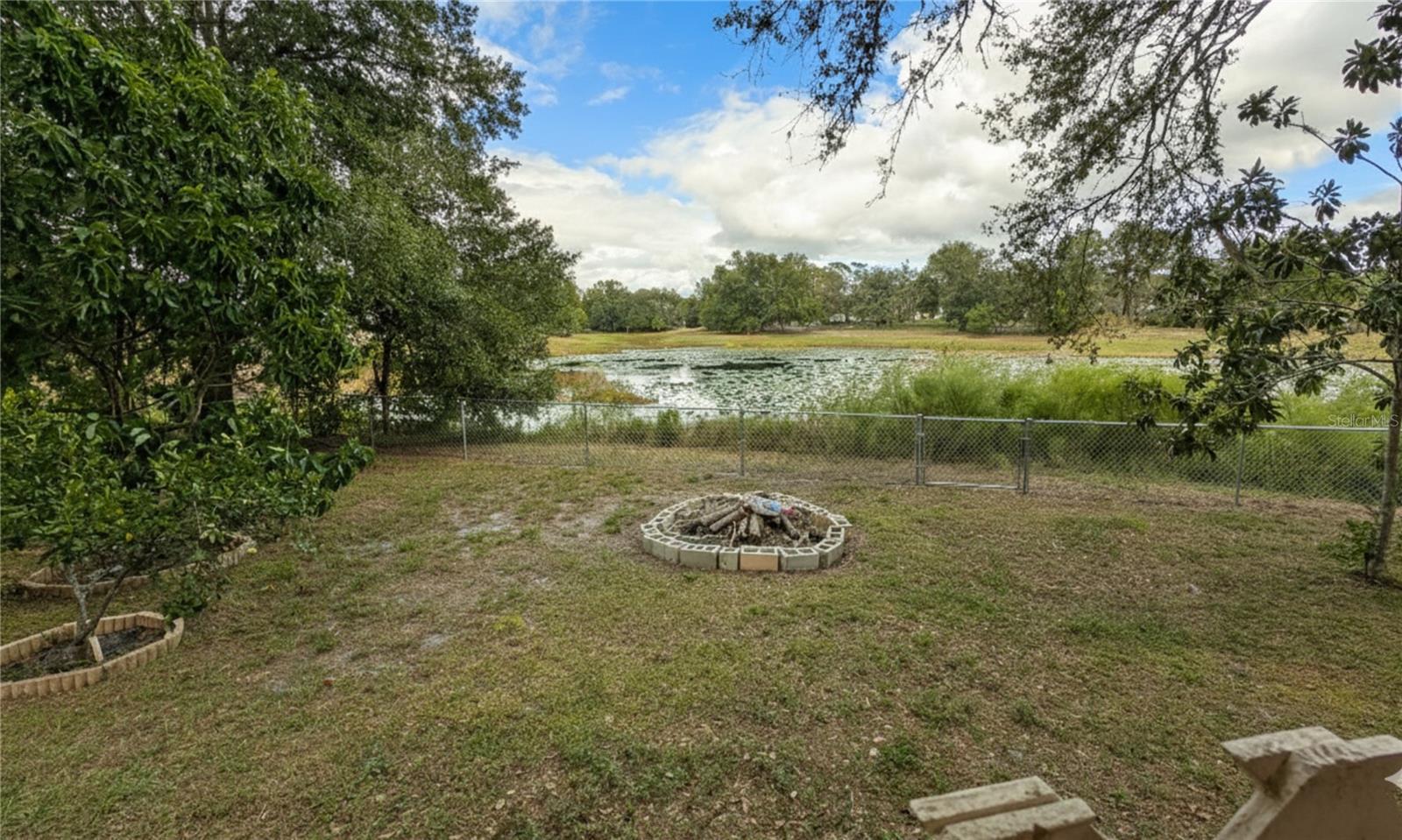 Listing photo id 28 for 9761 Lake Drive