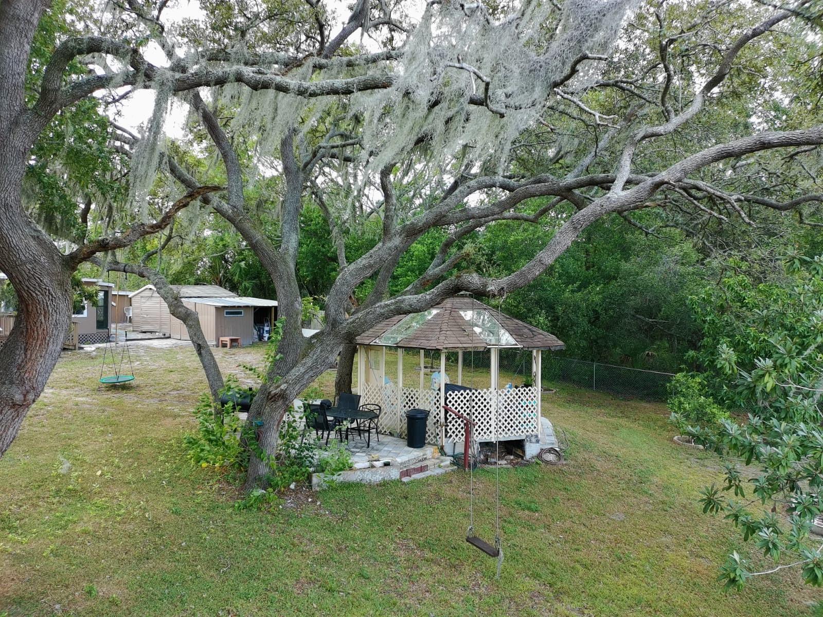 Listing photo id 30 for 9761 Lake Drive