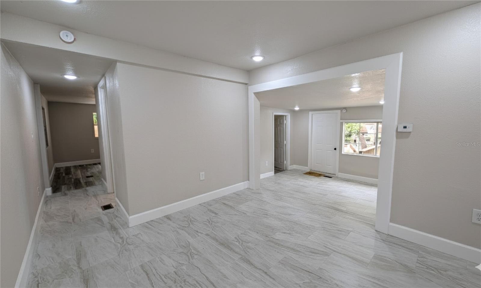 Listing photo id 3 for 9761 Lake Drive