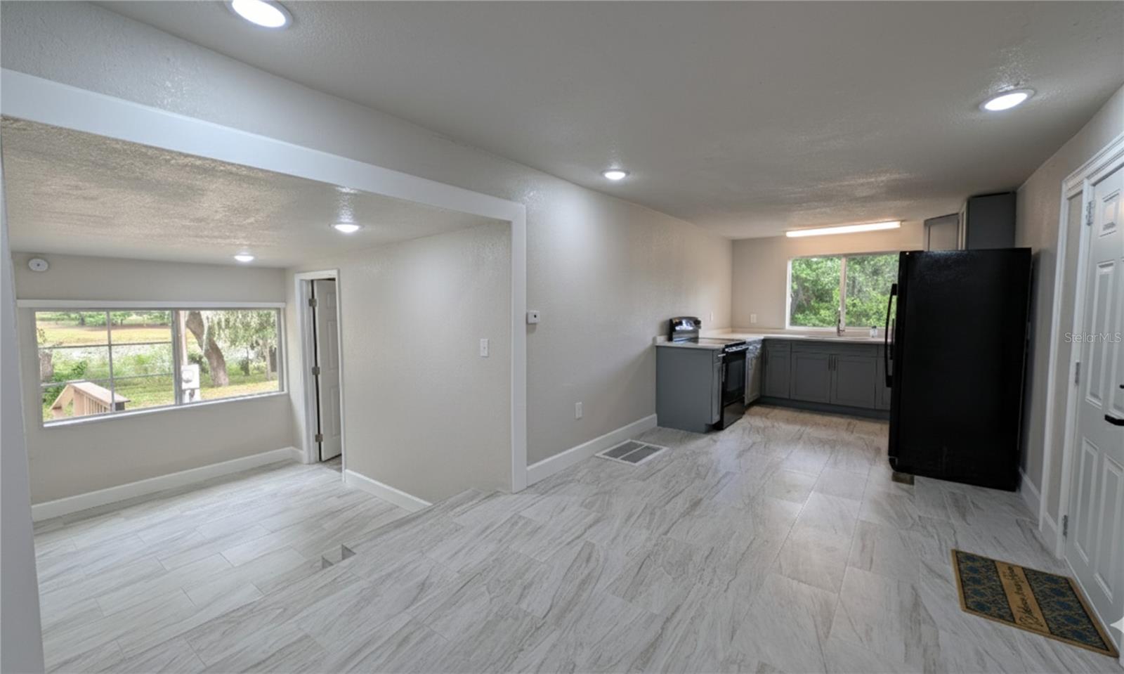 Listing photo id 6 for 9761 Lake Drive