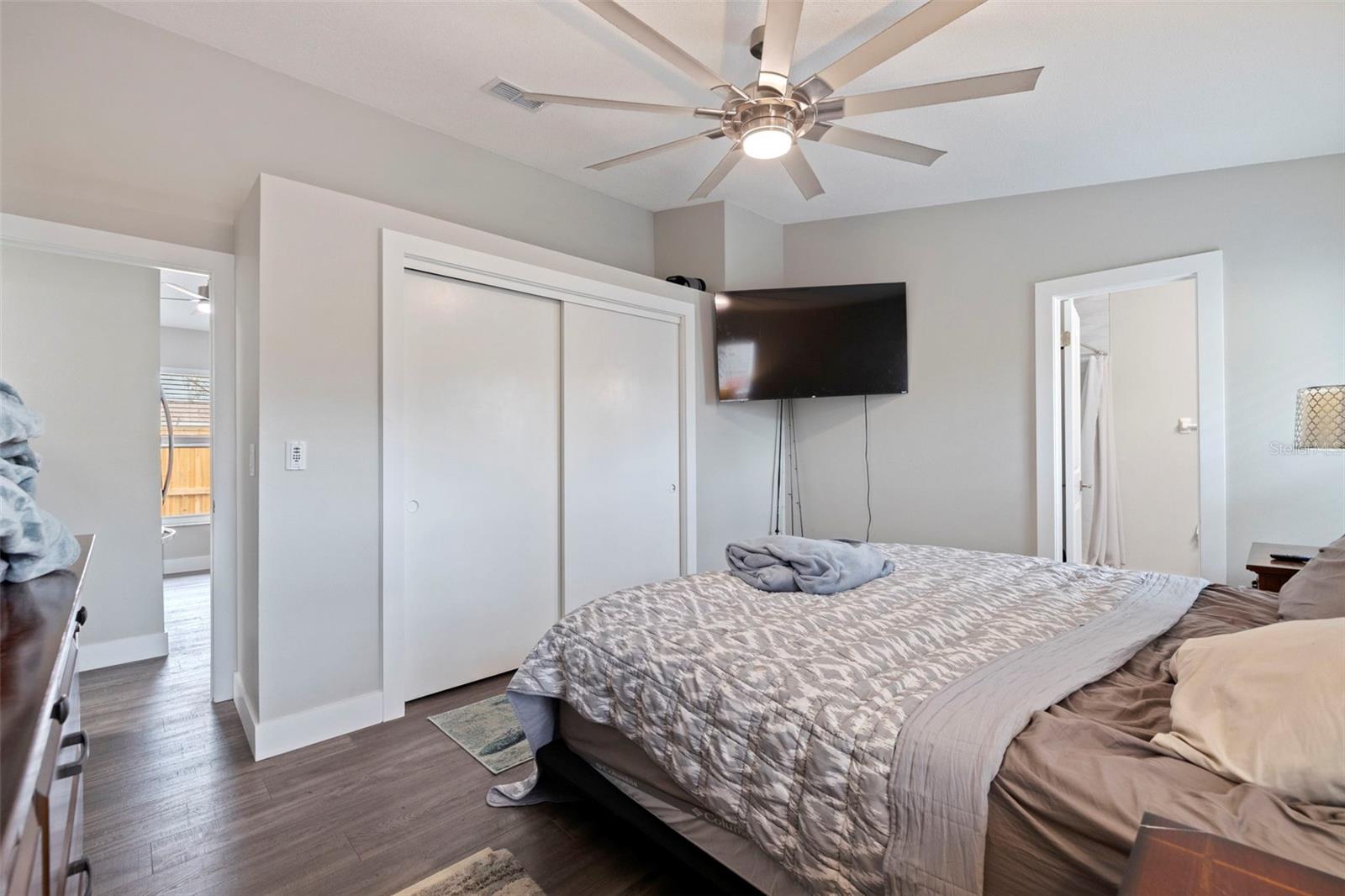 Image 22 of 33 For 935 47th Avenue N