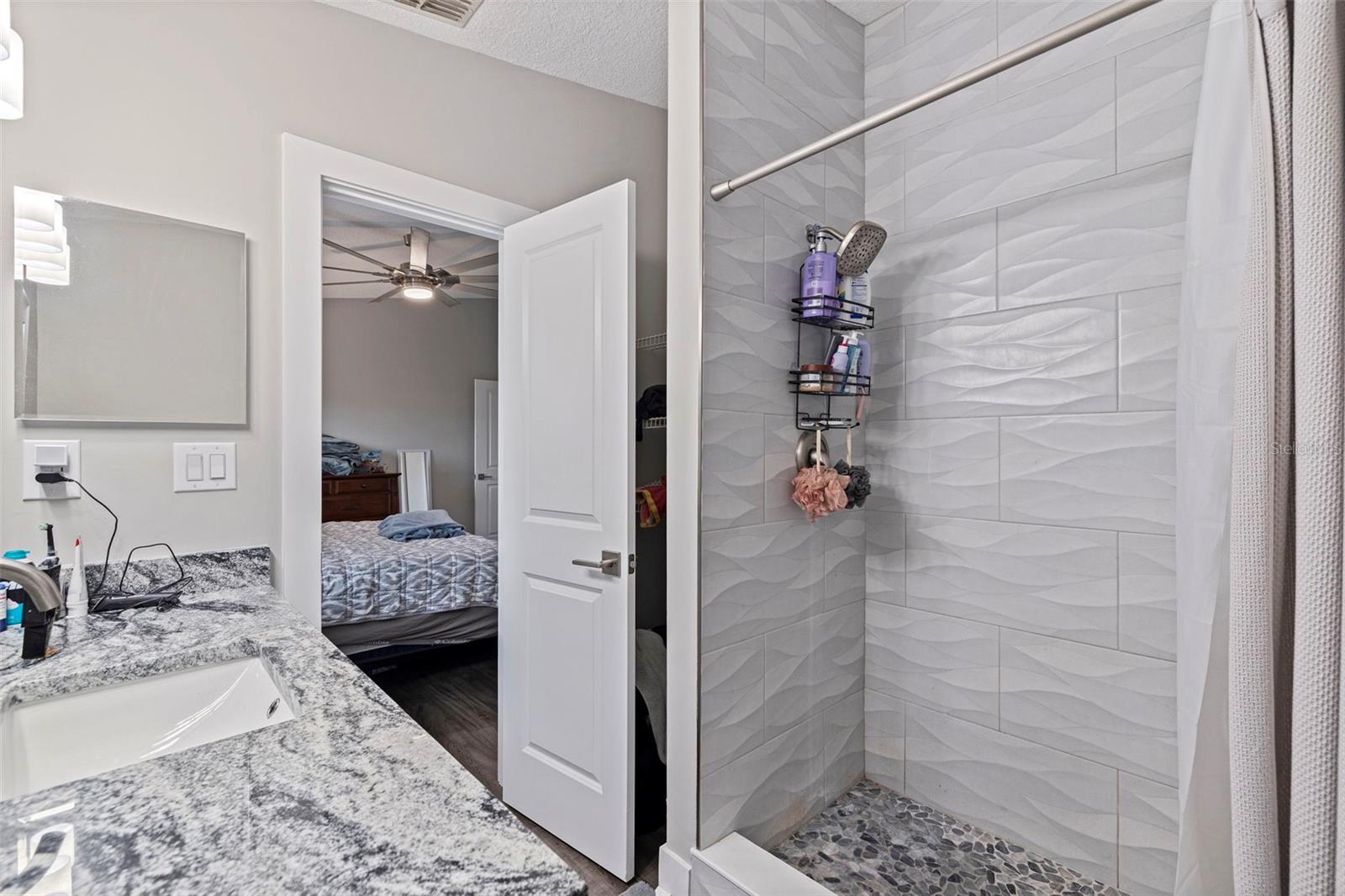 Image 24 of 33 For 935 47th Avenue N