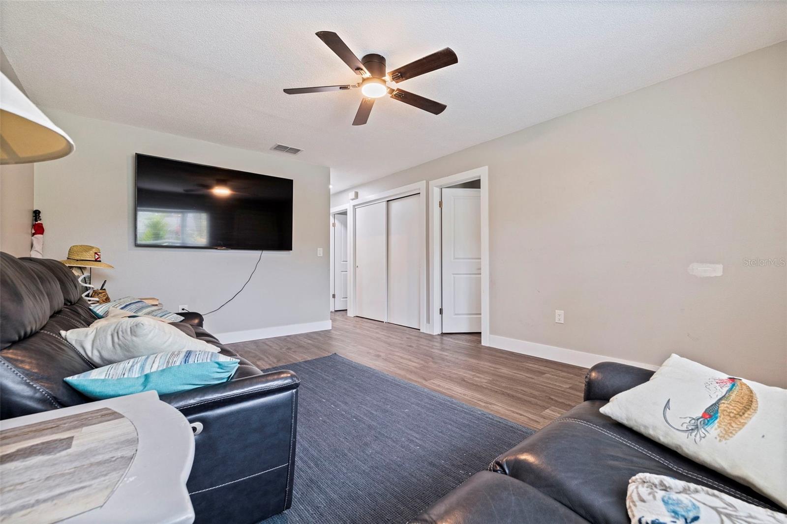 Image 5 of 33 For 935 47th Avenue N