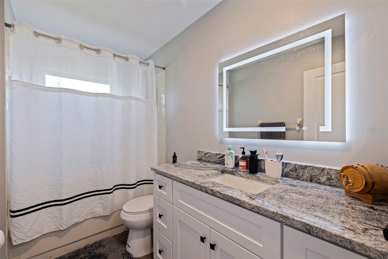 Image 6 of 33 For 935 47th Avenue N