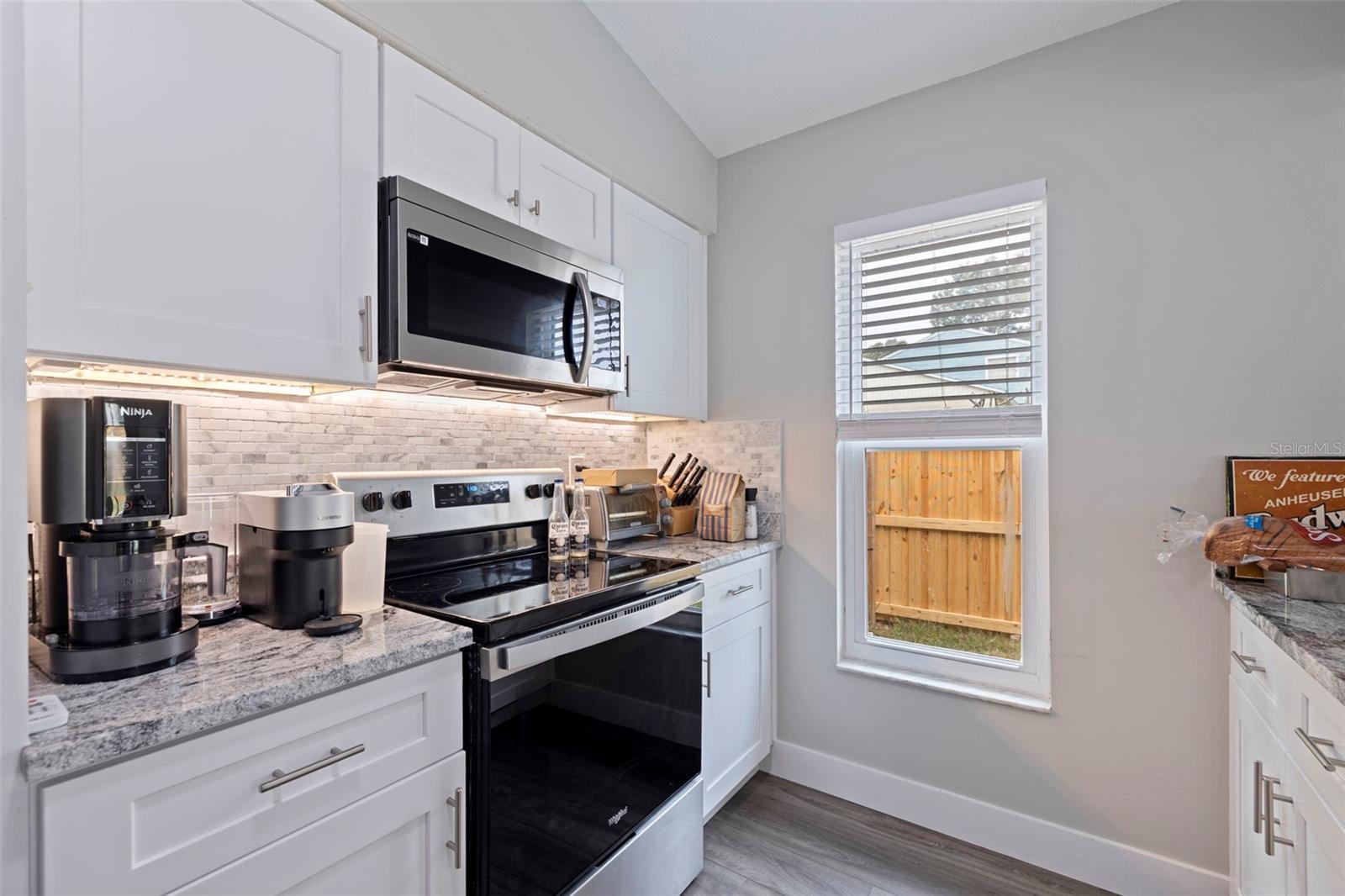 Image 8 of 33 For 935 47th Avenue N