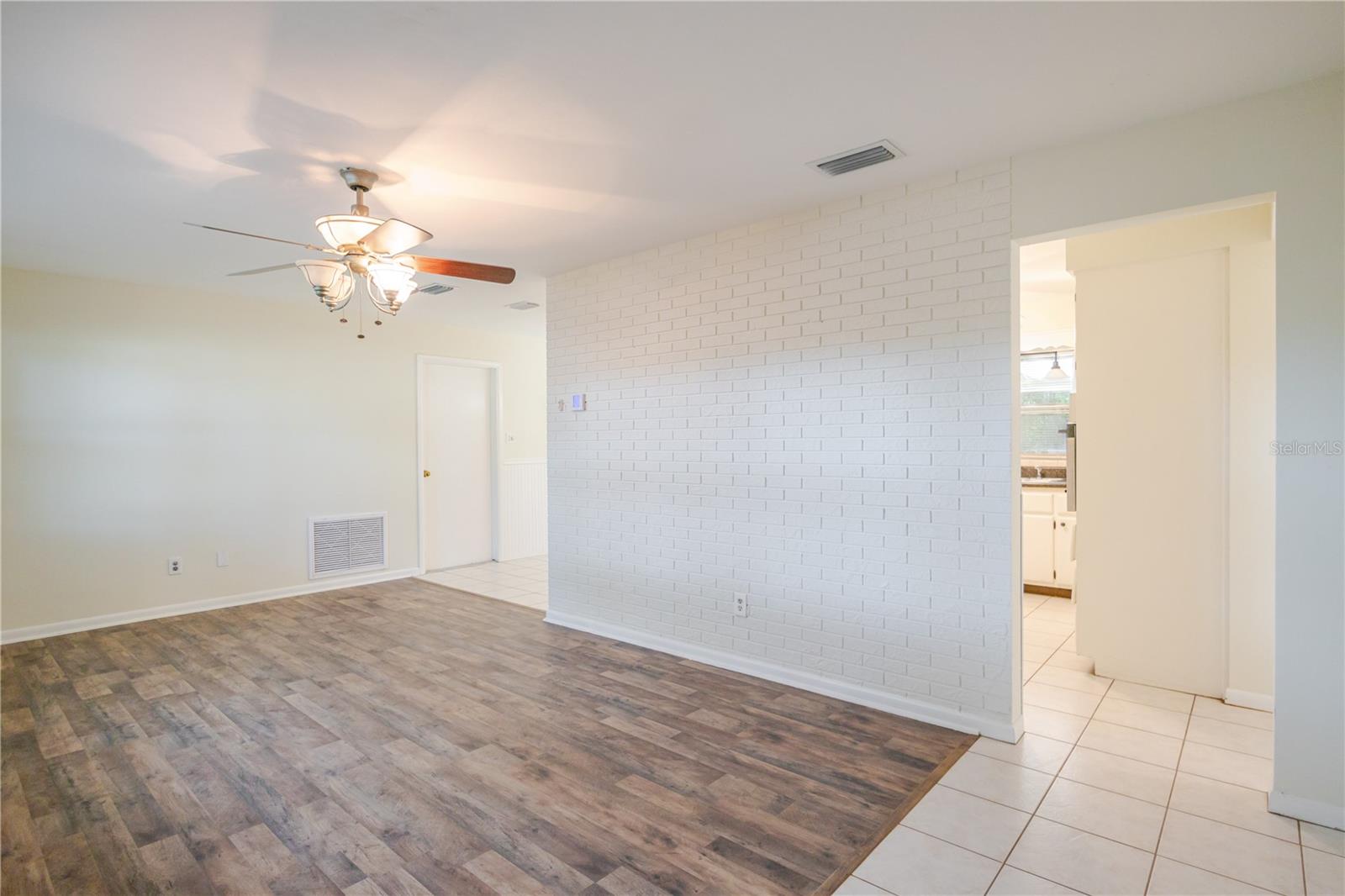 Image 11 of 51 For 1721 Woodridge Drive