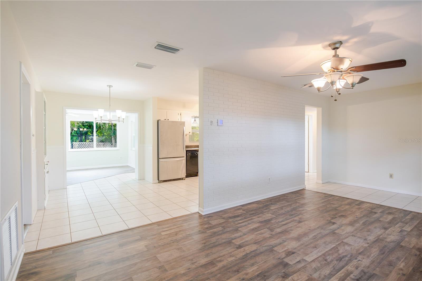 Image 12 of 51 For 1721 Woodridge Drive