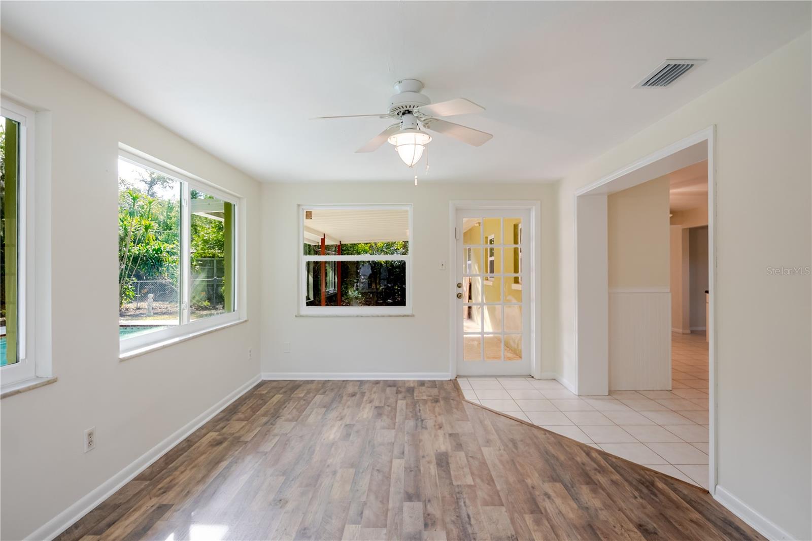 Image 21 of 51 For 1721 Woodridge Drive