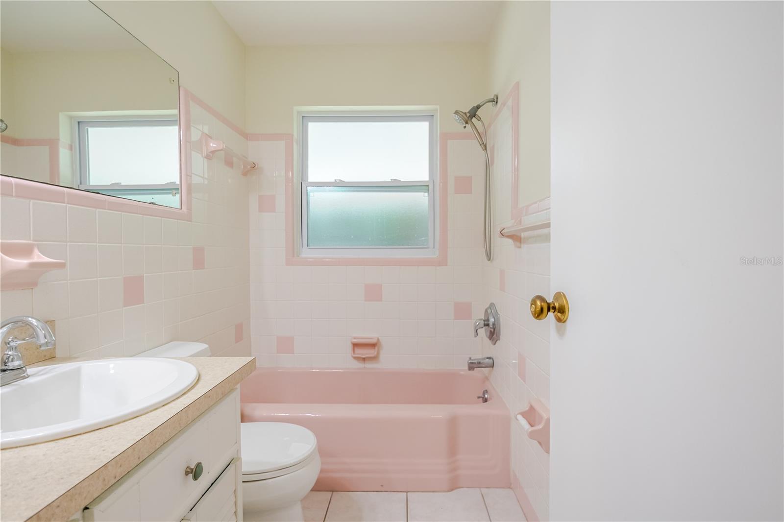 Image 26 of 51 For 1721 Woodridge Drive