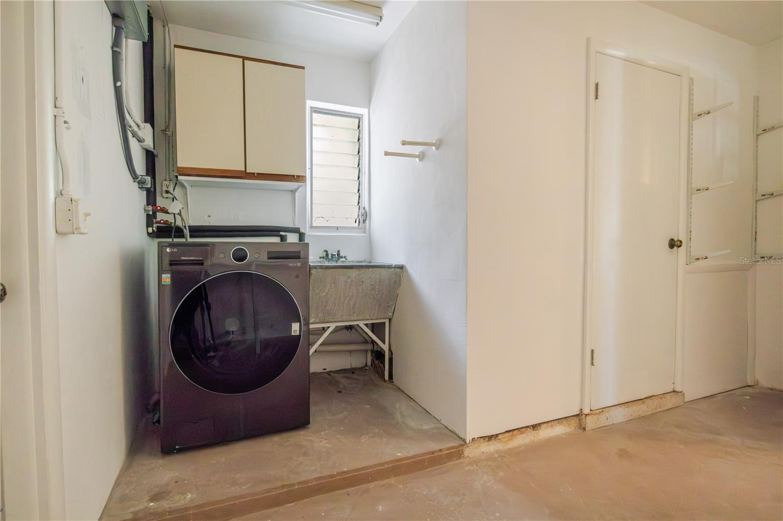 Image 33 of 51 For 1721 Woodridge Drive