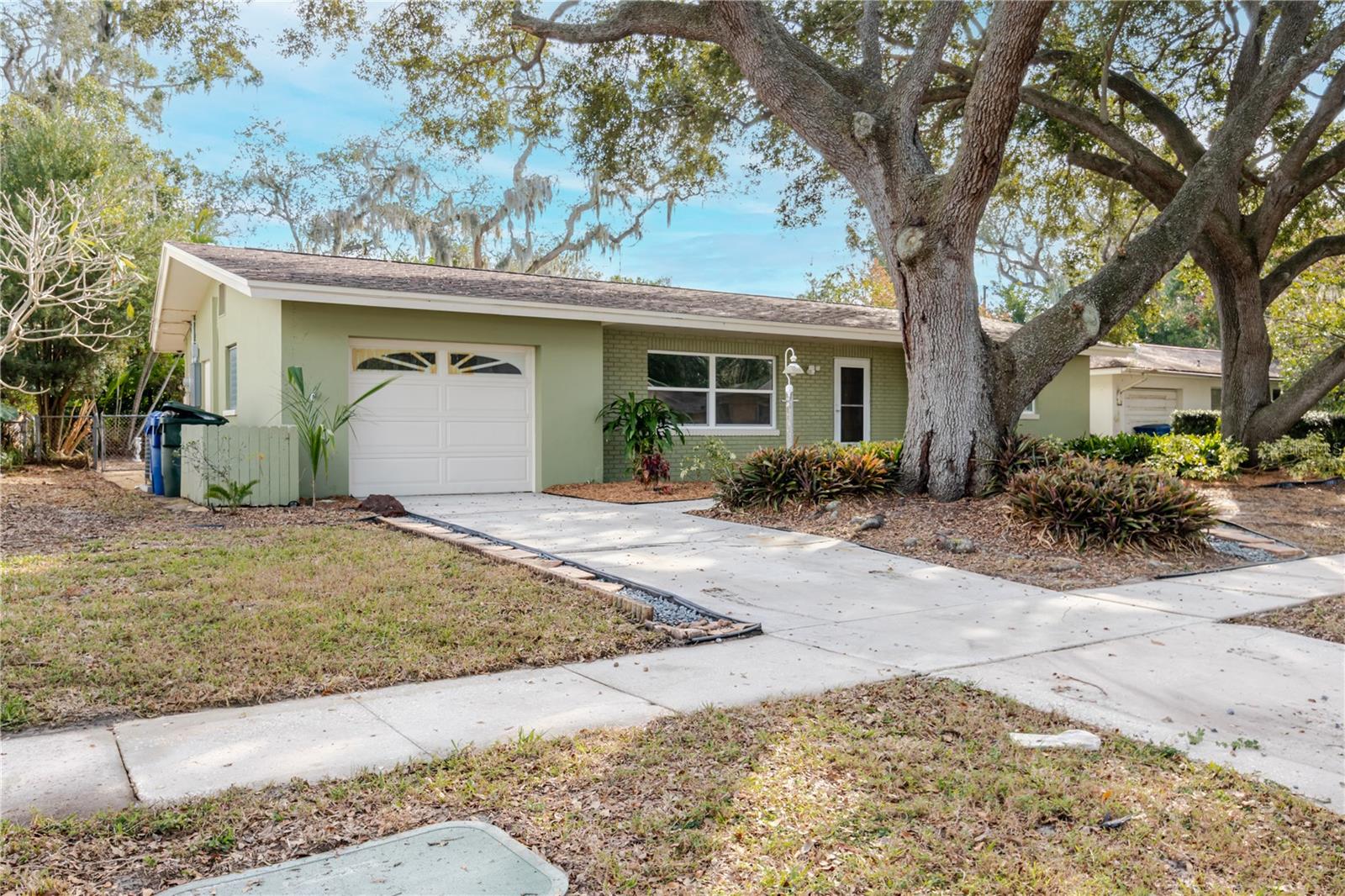 Image 42 of 51 For 1721 Woodridge Drive