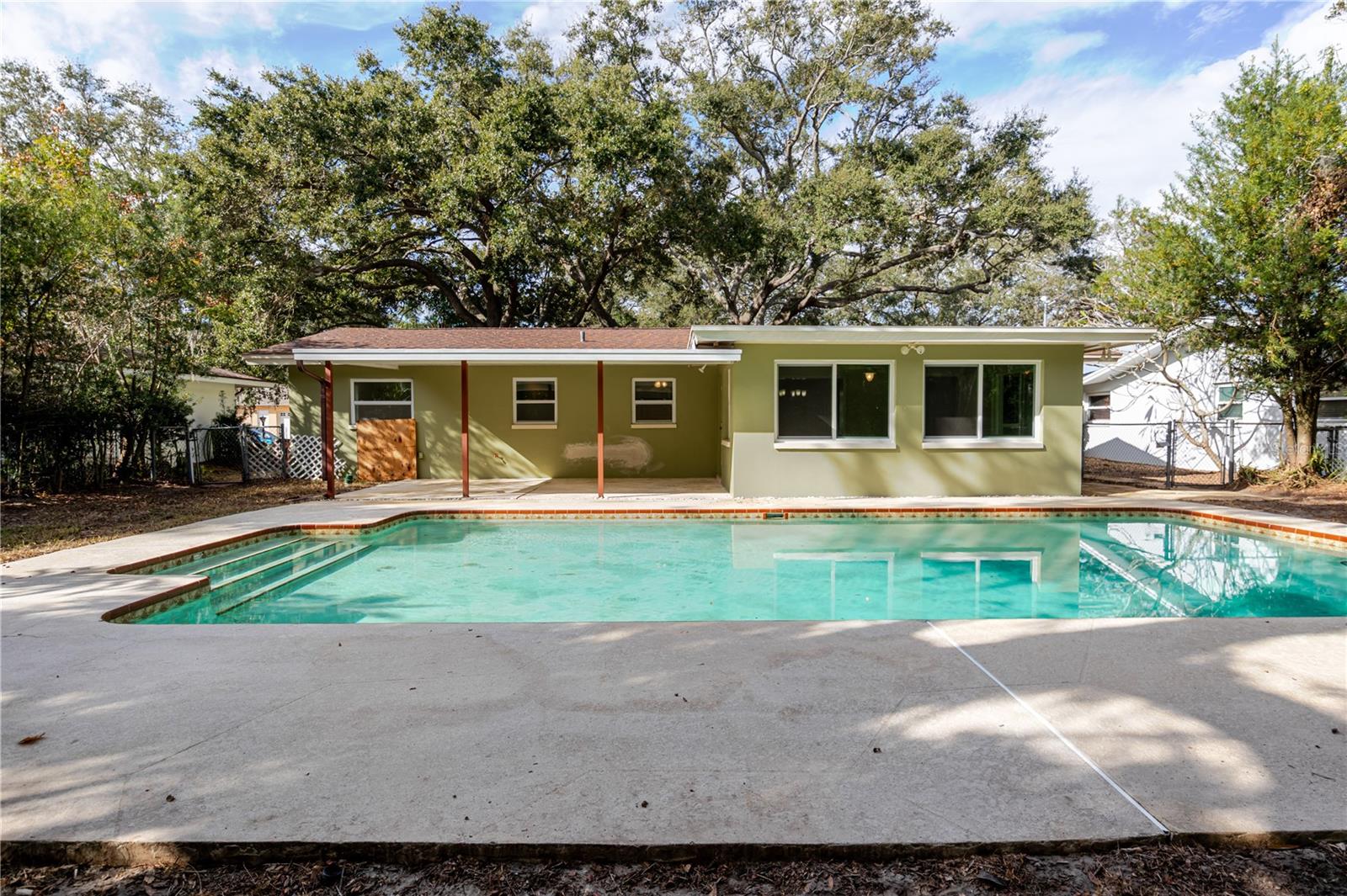 Image 5 of 51 For 1721 Woodridge Drive