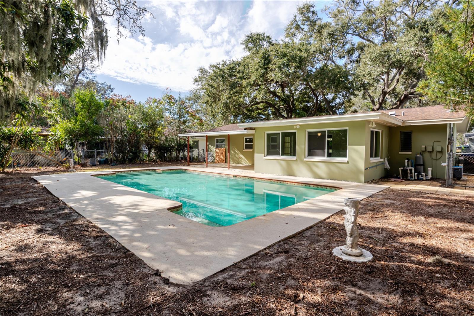 Image 6 of 51 For 1721 Woodridge Drive