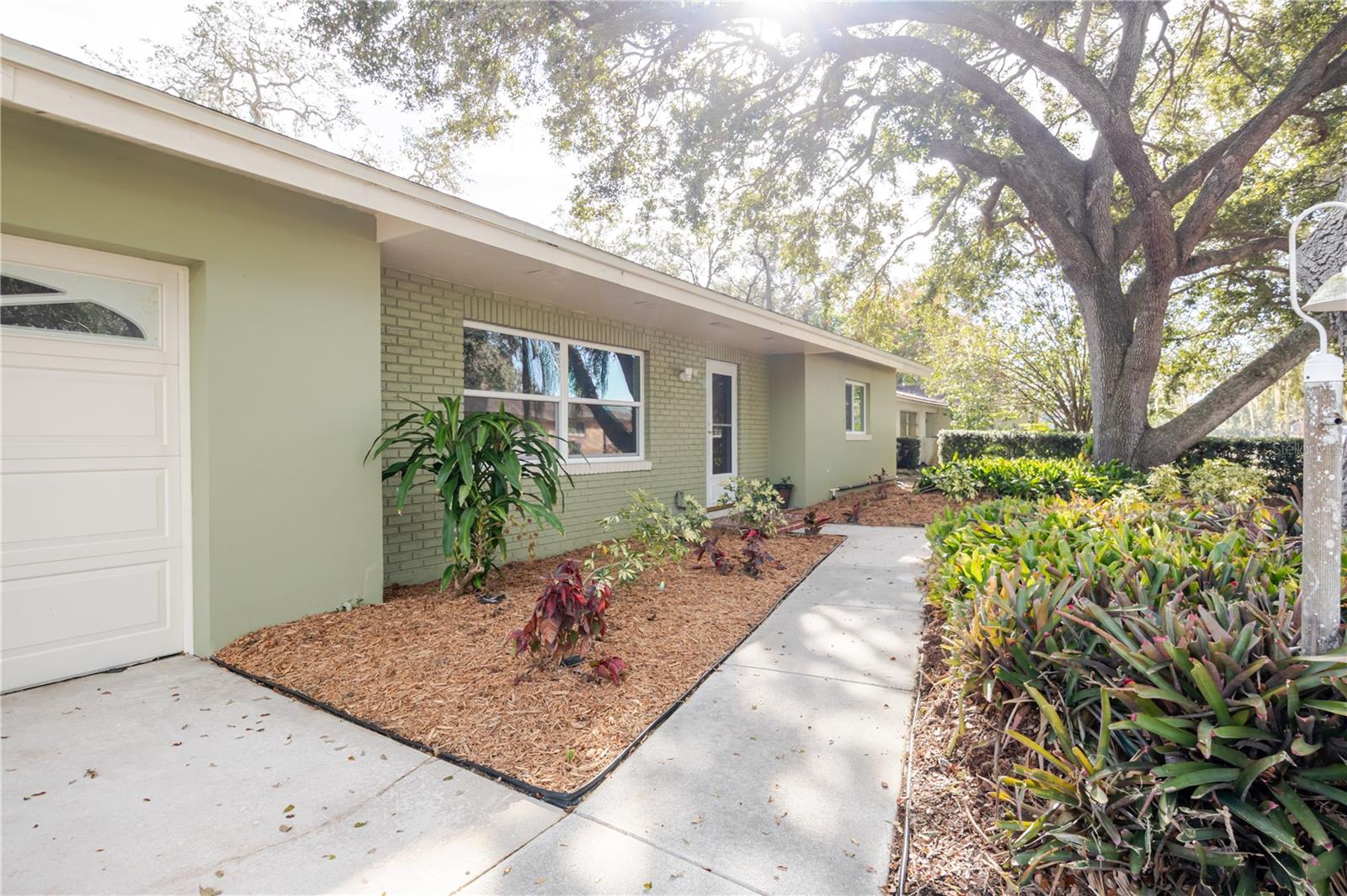 Image 7 of 51 For 1721 Woodridge Drive