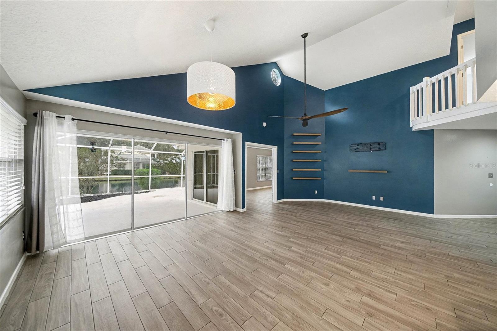 Listing photo id 10 for 15811 Sanctuary Drive