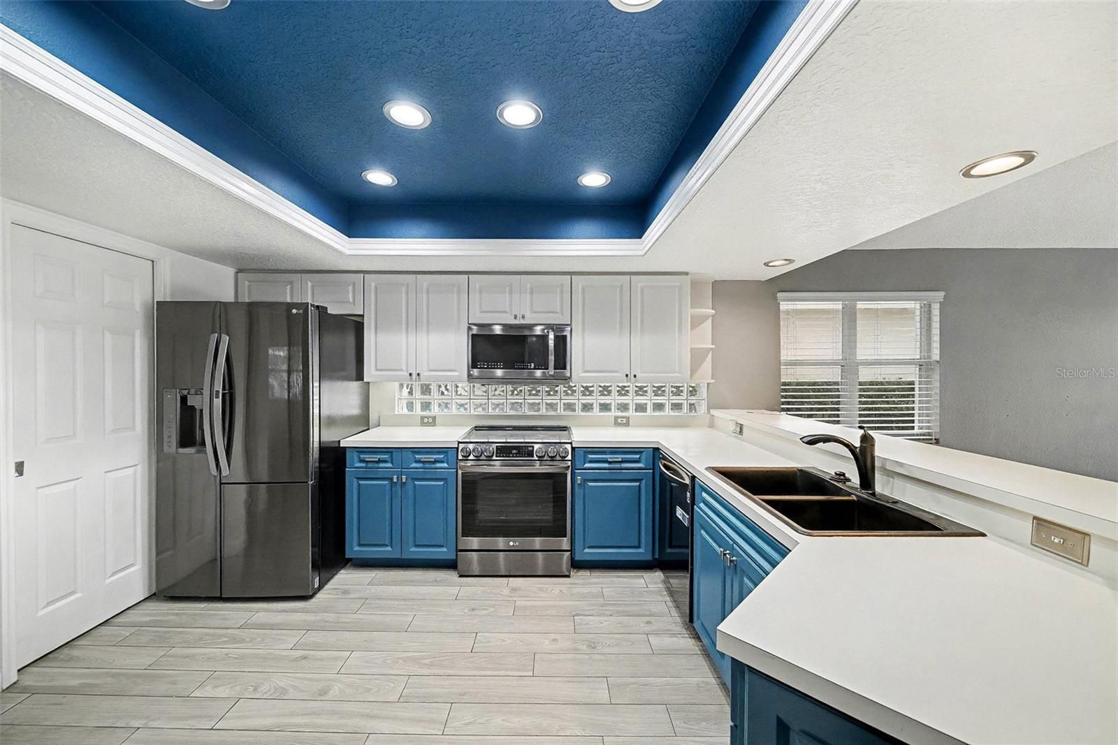 Listing photo id 13 for 15811 Sanctuary Drive