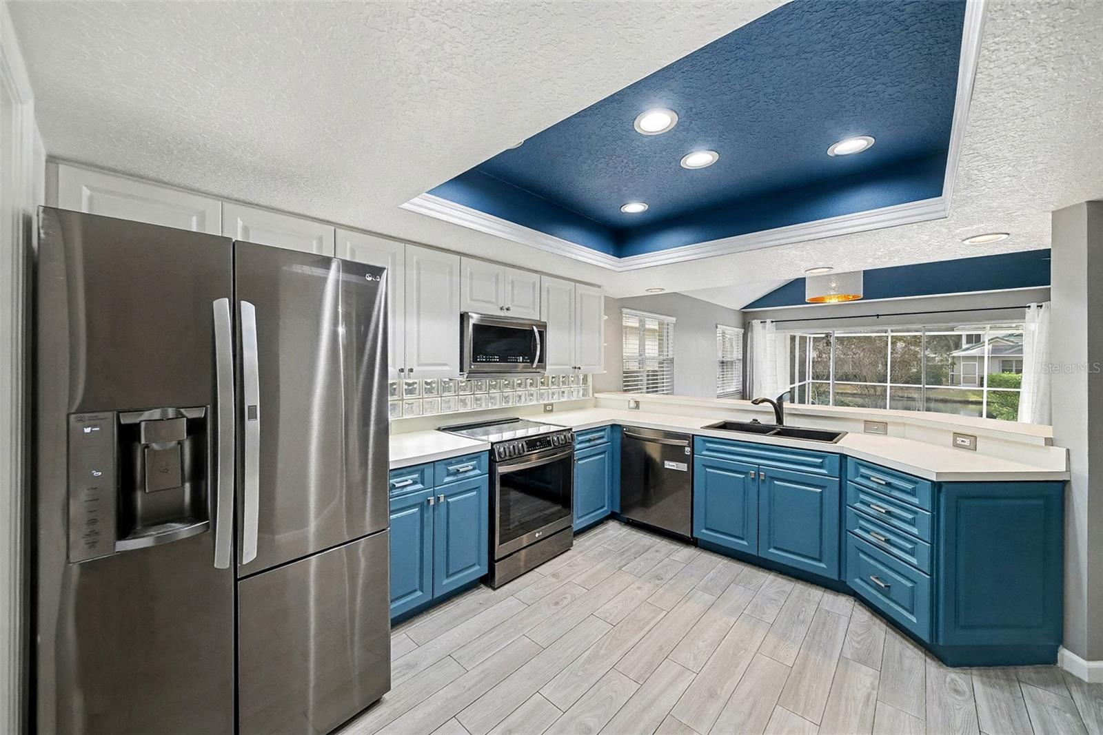 Listing photo id 14 for 15811 Sanctuary Drive