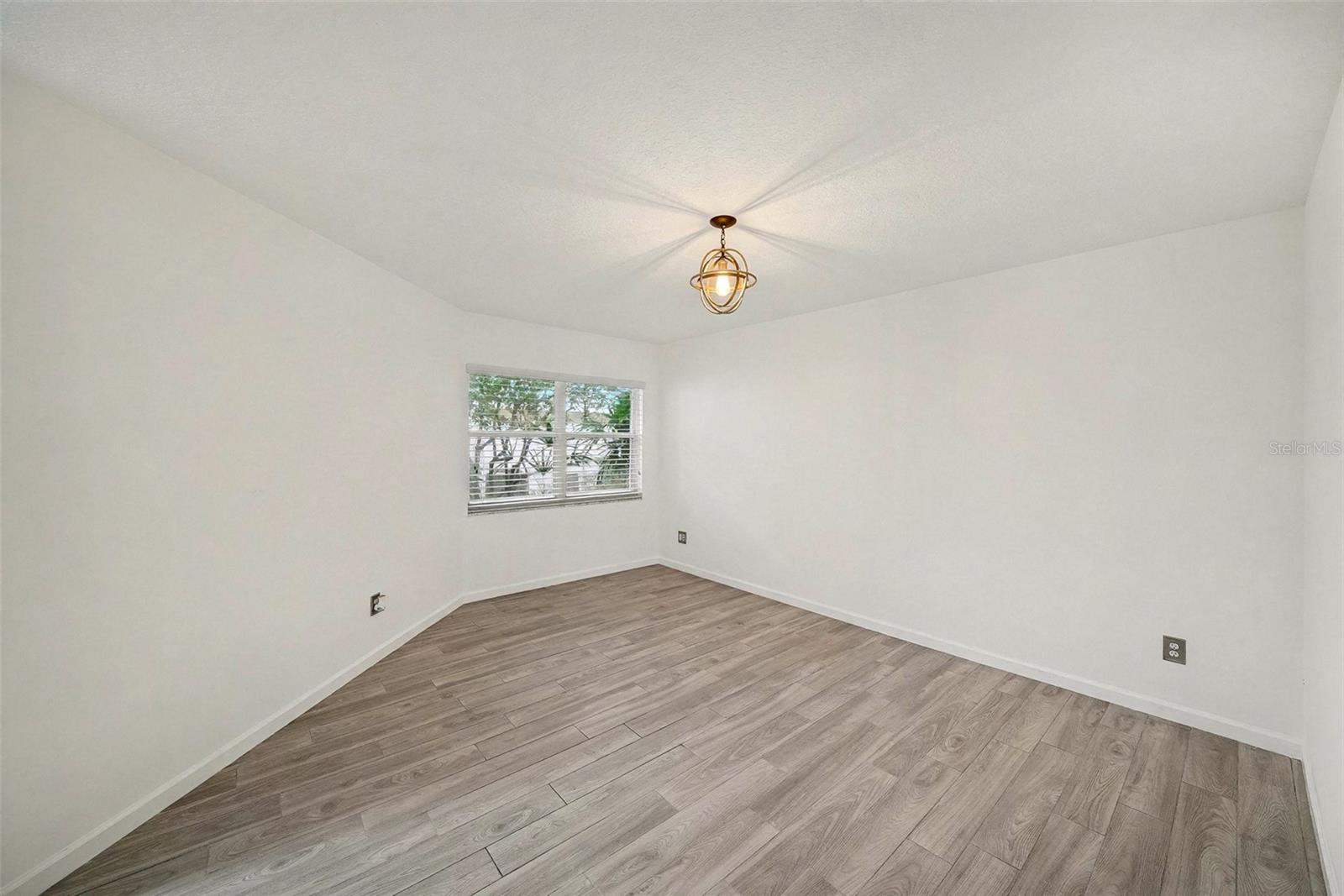 Listing photo id 15 for 15811 Sanctuary Drive