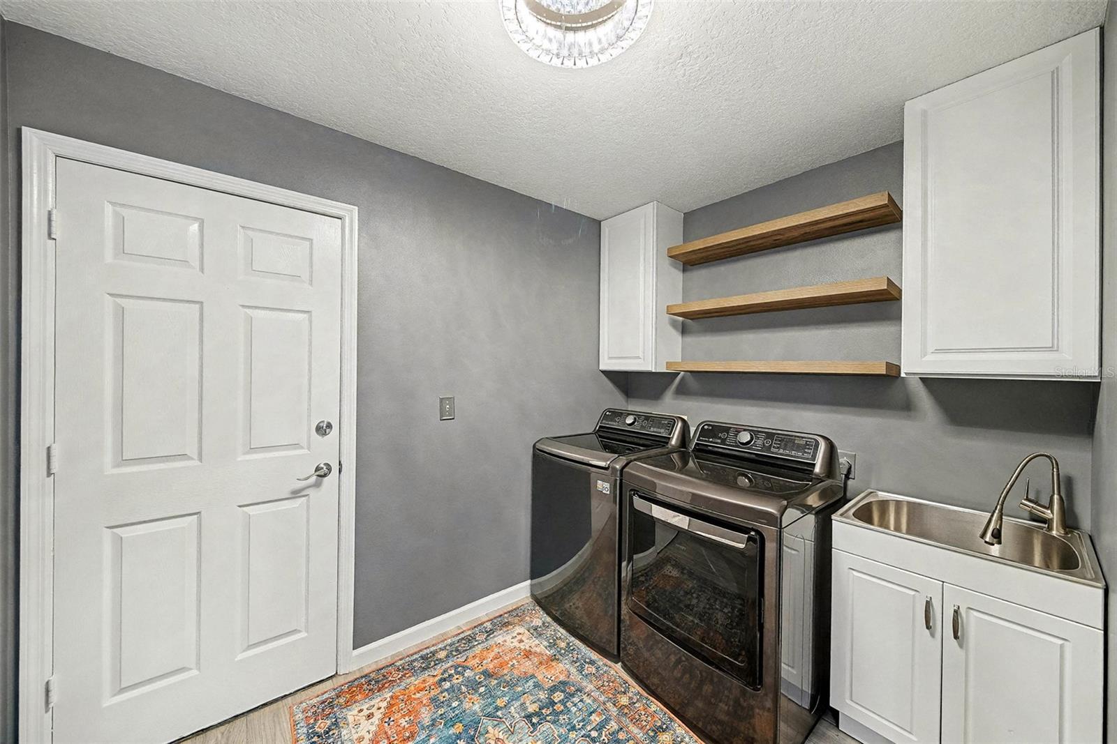 Listing photo id 18 for 15811 Sanctuary Drive