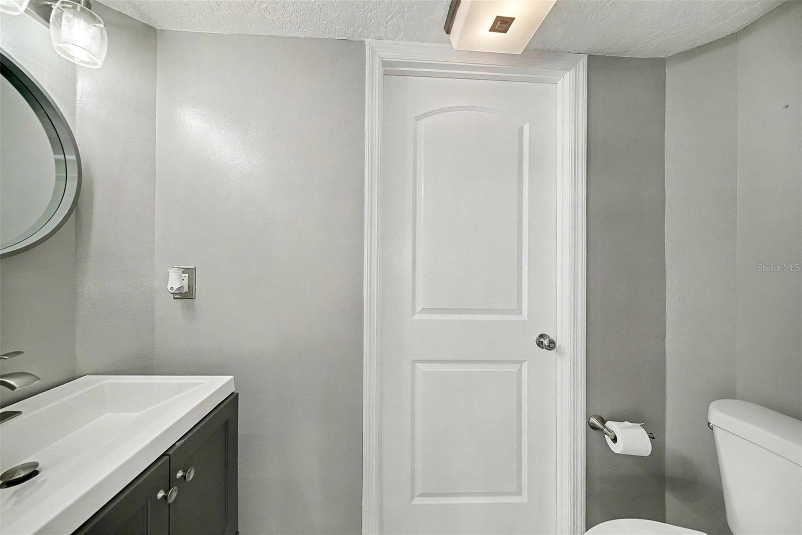 Listing photo id 19 for 15811 Sanctuary Drive