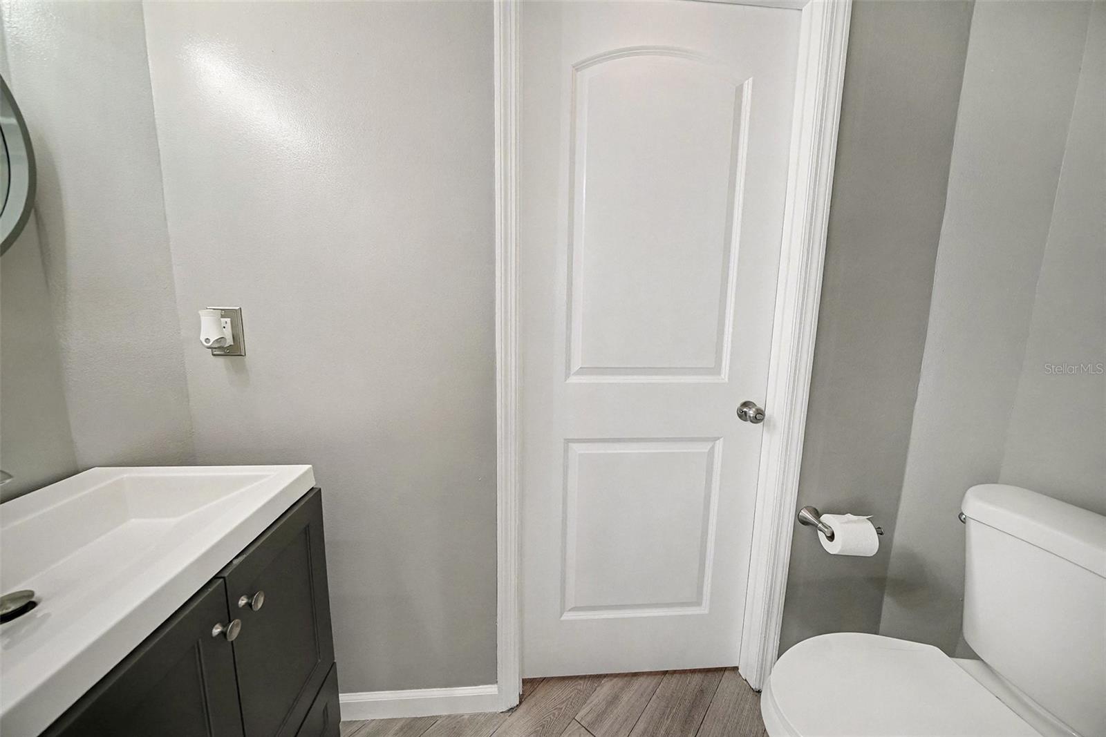 Listing photo id 20 for 15811 Sanctuary Drive