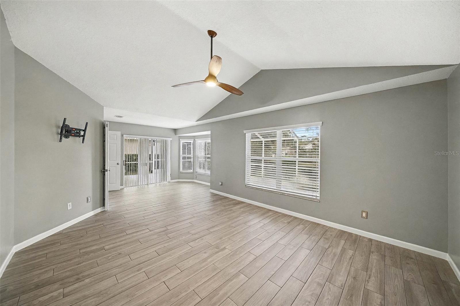 Listing photo id 22 for 15811 Sanctuary Drive