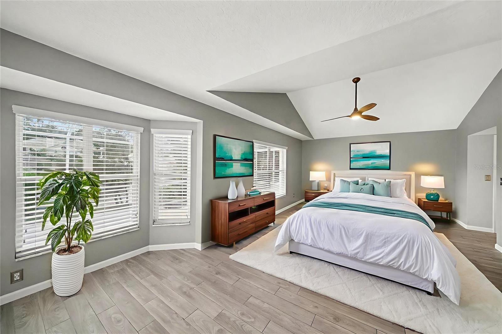 Listing photo id 24 for 15811 Sanctuary Drive