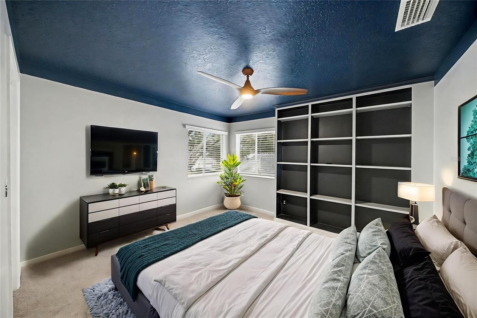 Listing photo id 31 for 15811 Sanctuary Drive