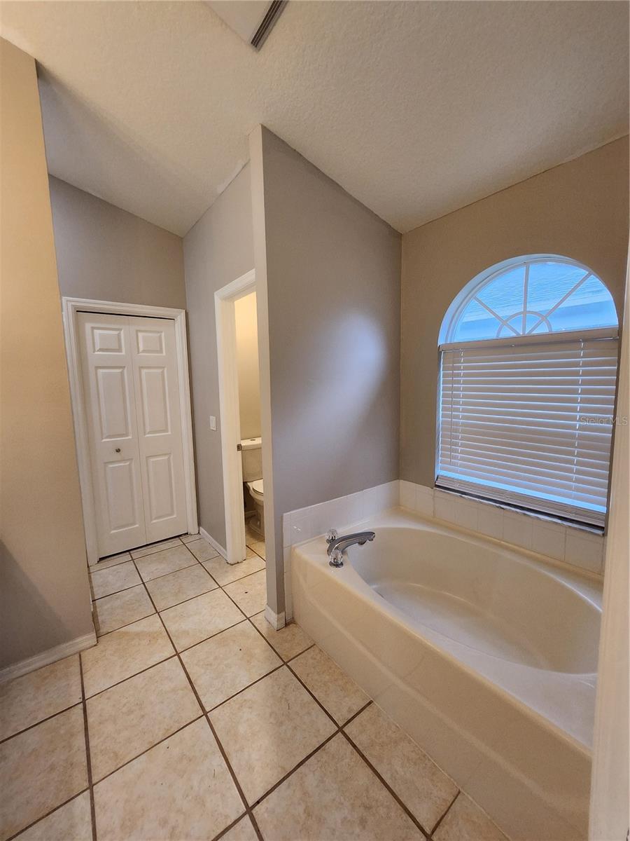 Image 11 of 28 For 22707 Roderick Drive