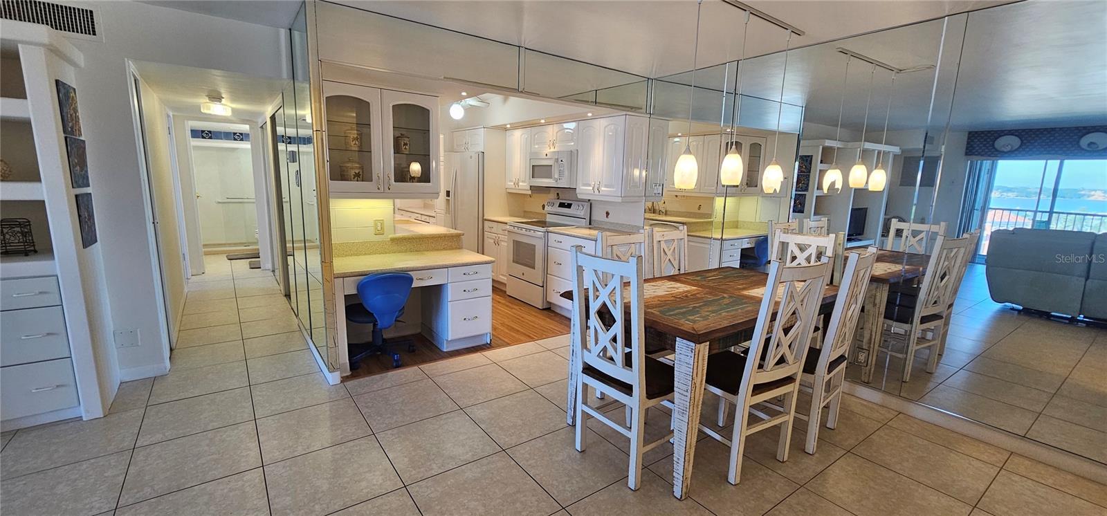 Image 5 of 32 For 10355 Paradise Boulevard 710