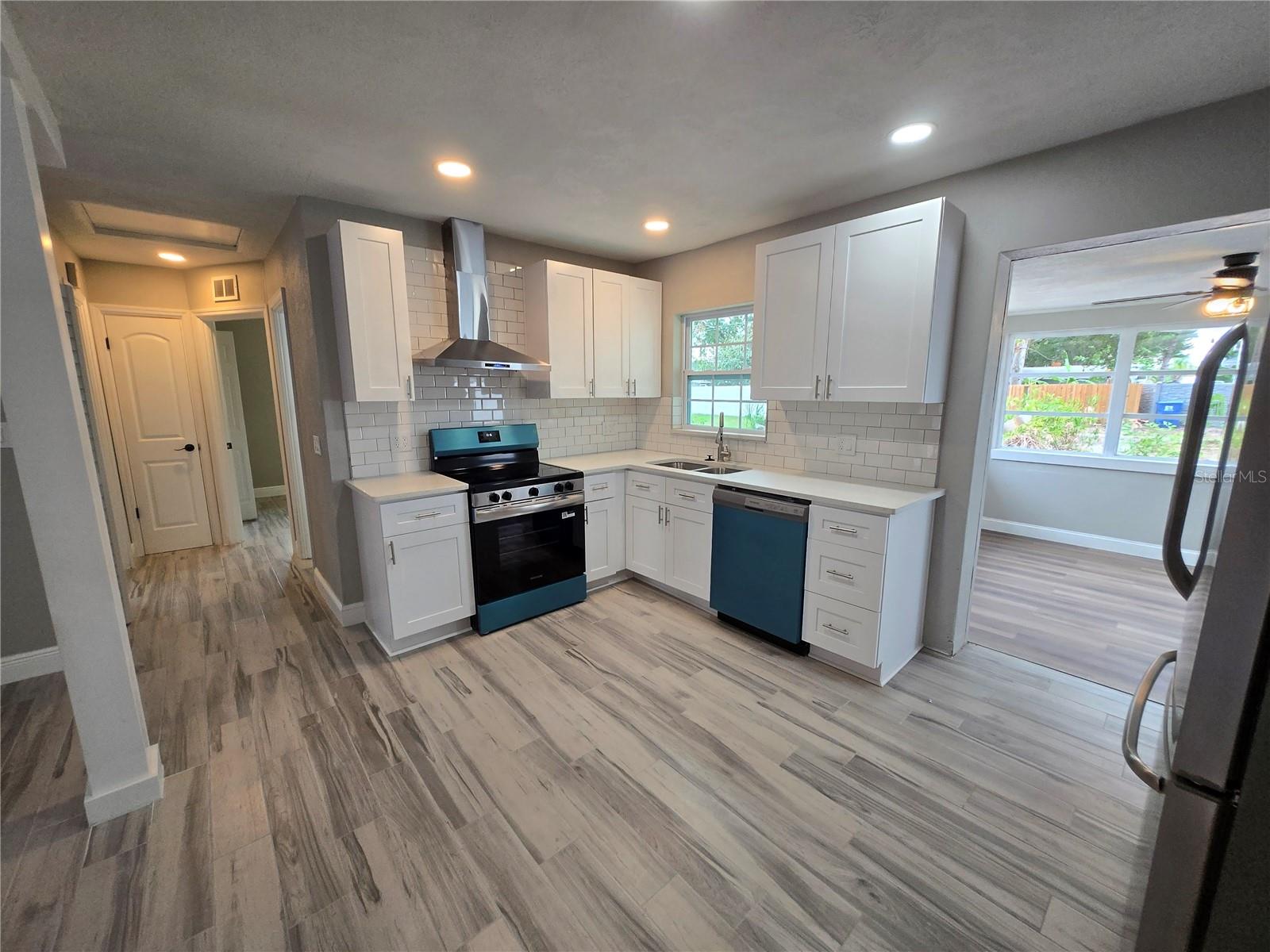 Image 4 of 26 For 782 75th Avenue N