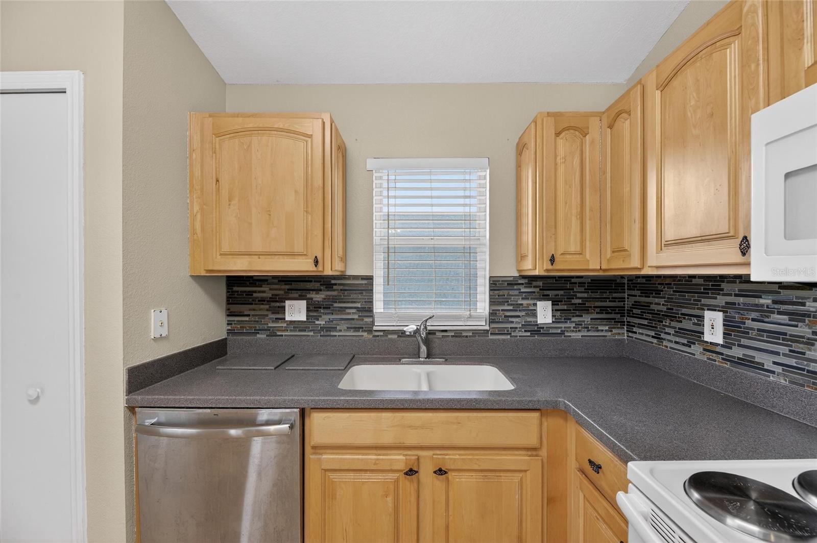 Image 18 of 57 For 140 Lookout Drive