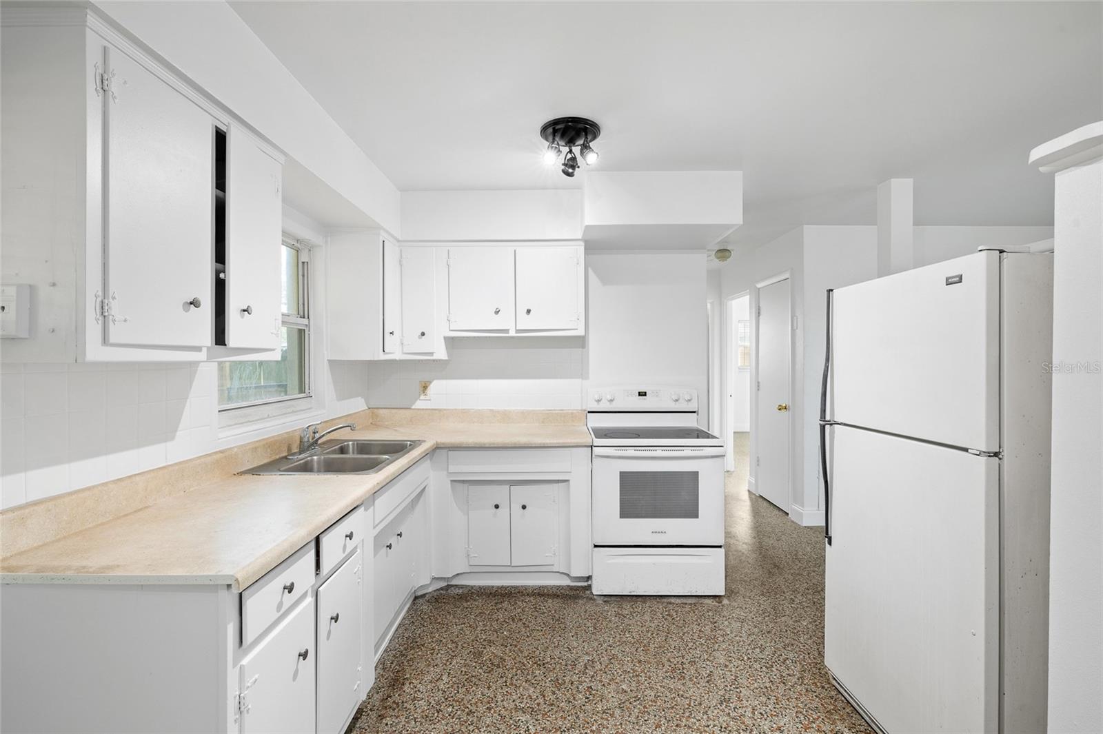 Image 11 of 26 For 6531 82nd Avenue N