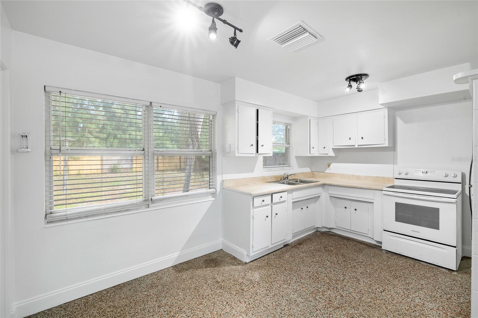 Image 9 of 26 For 6531 82nd Avenue N