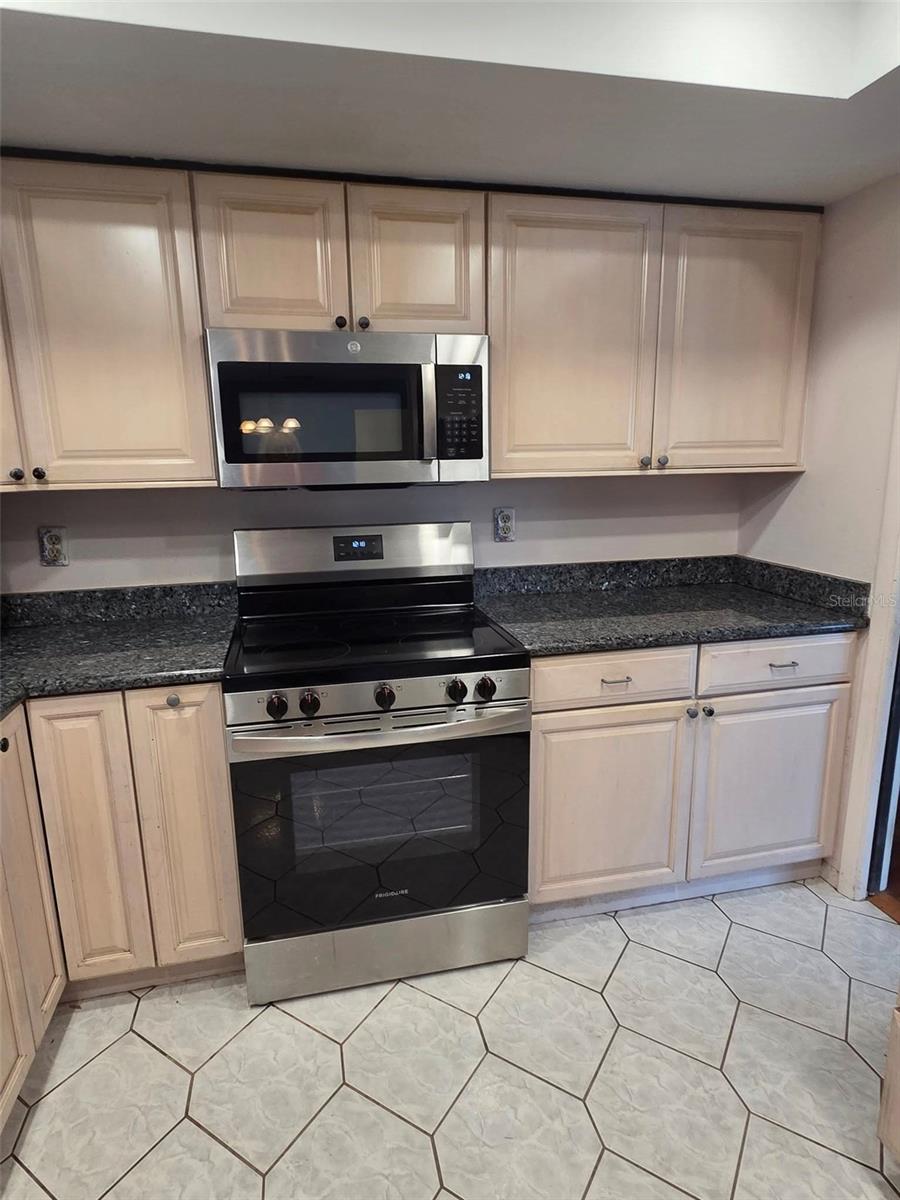 Image 6 of 19 For 4425 Black Fox Drive