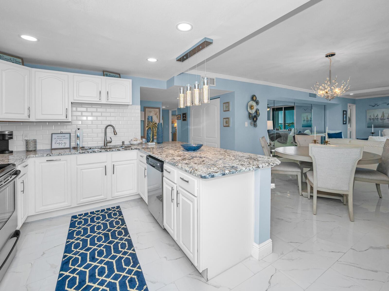 Listing photo id 11 for 1460 Gulf Boulevard 509
