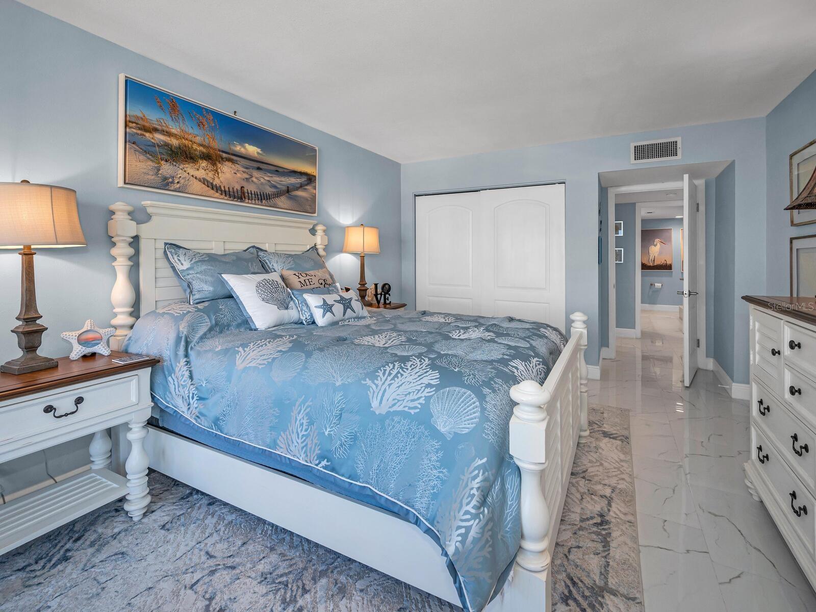 Listing photo id 23 for 1460 Gulf Boulevard 509