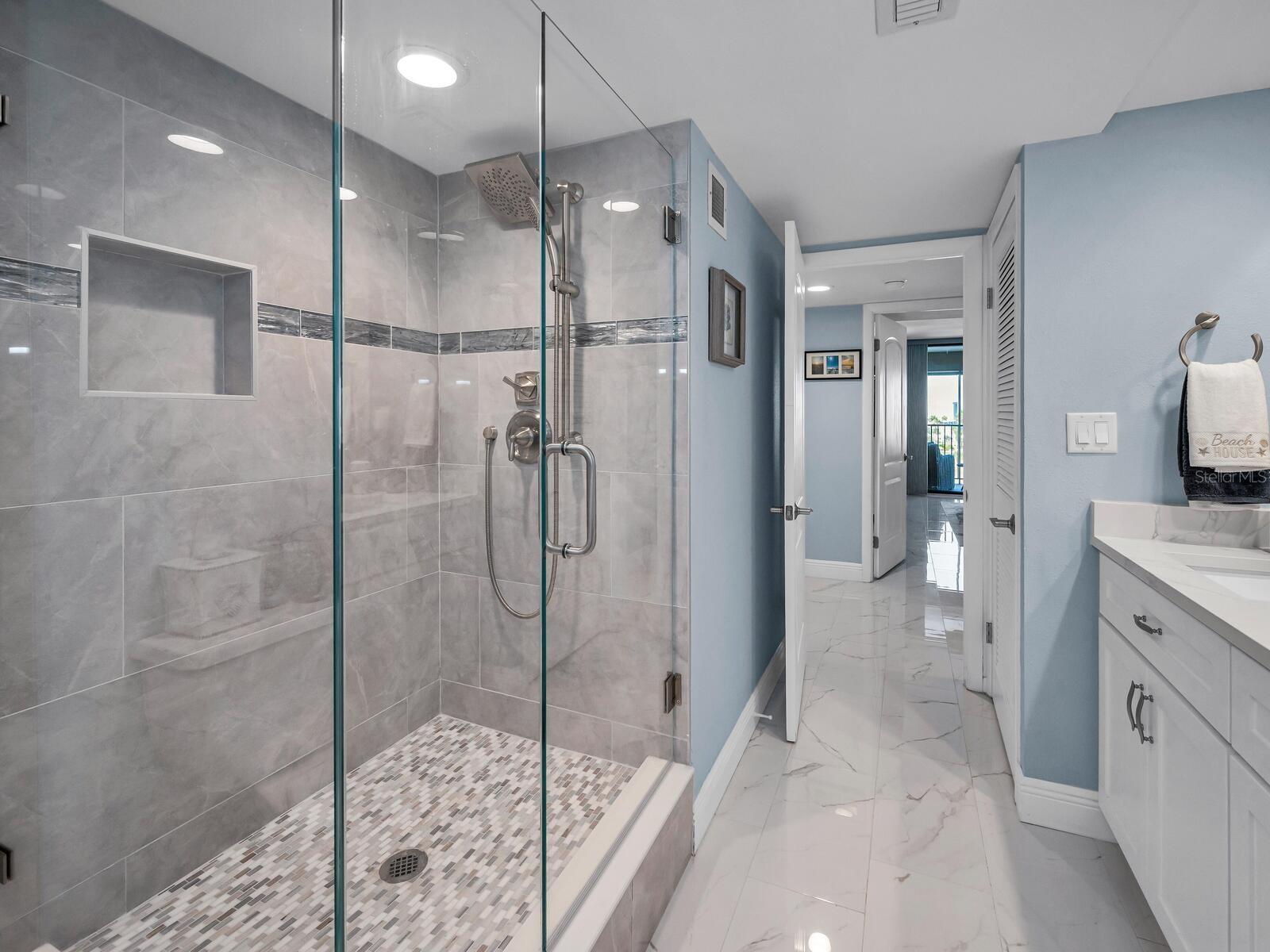 Listing photo id 25 for 1460 Gulf Boulevard 509