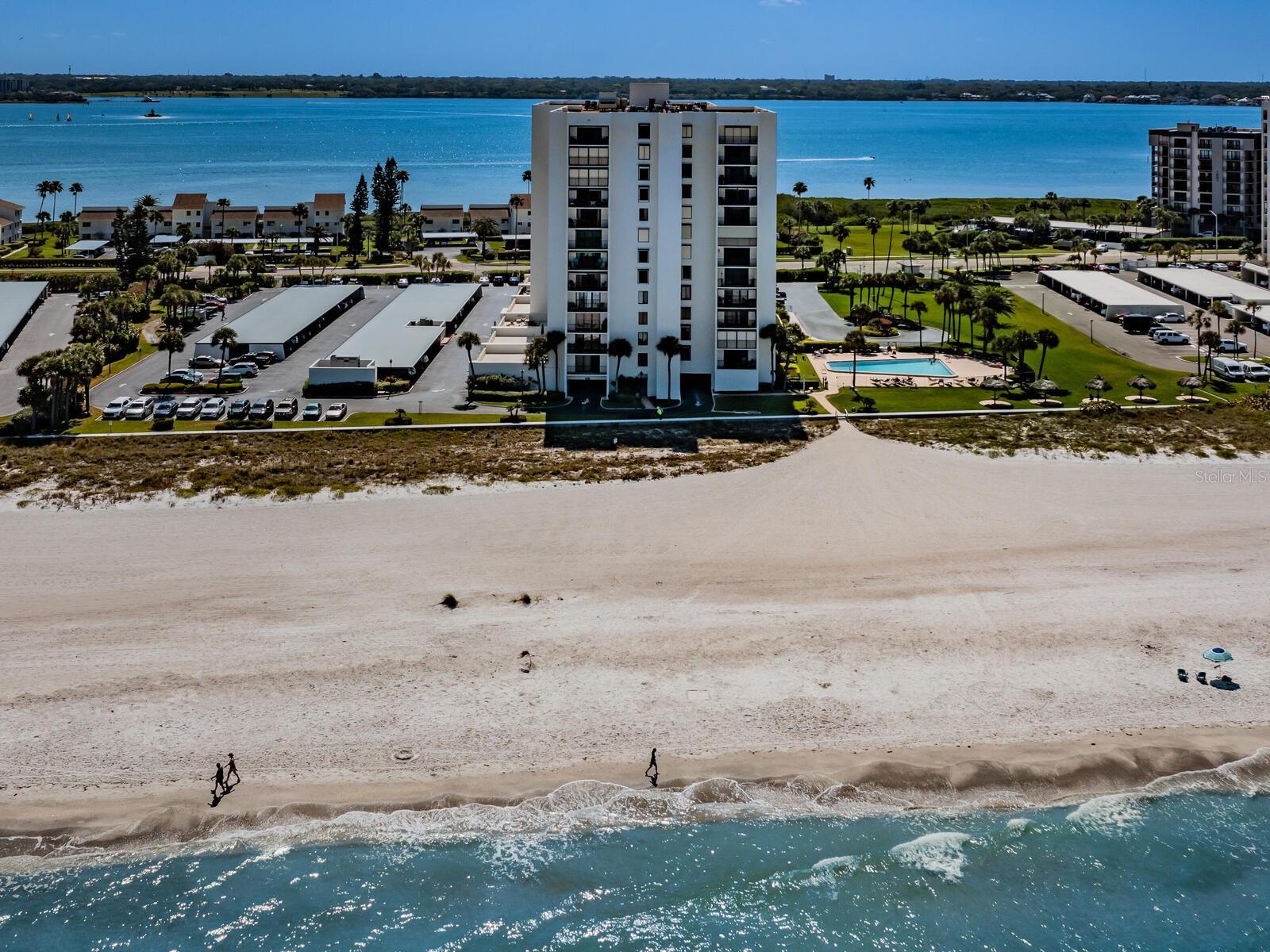Listing photo id 34 for 1460 Gulf Boulevard 509