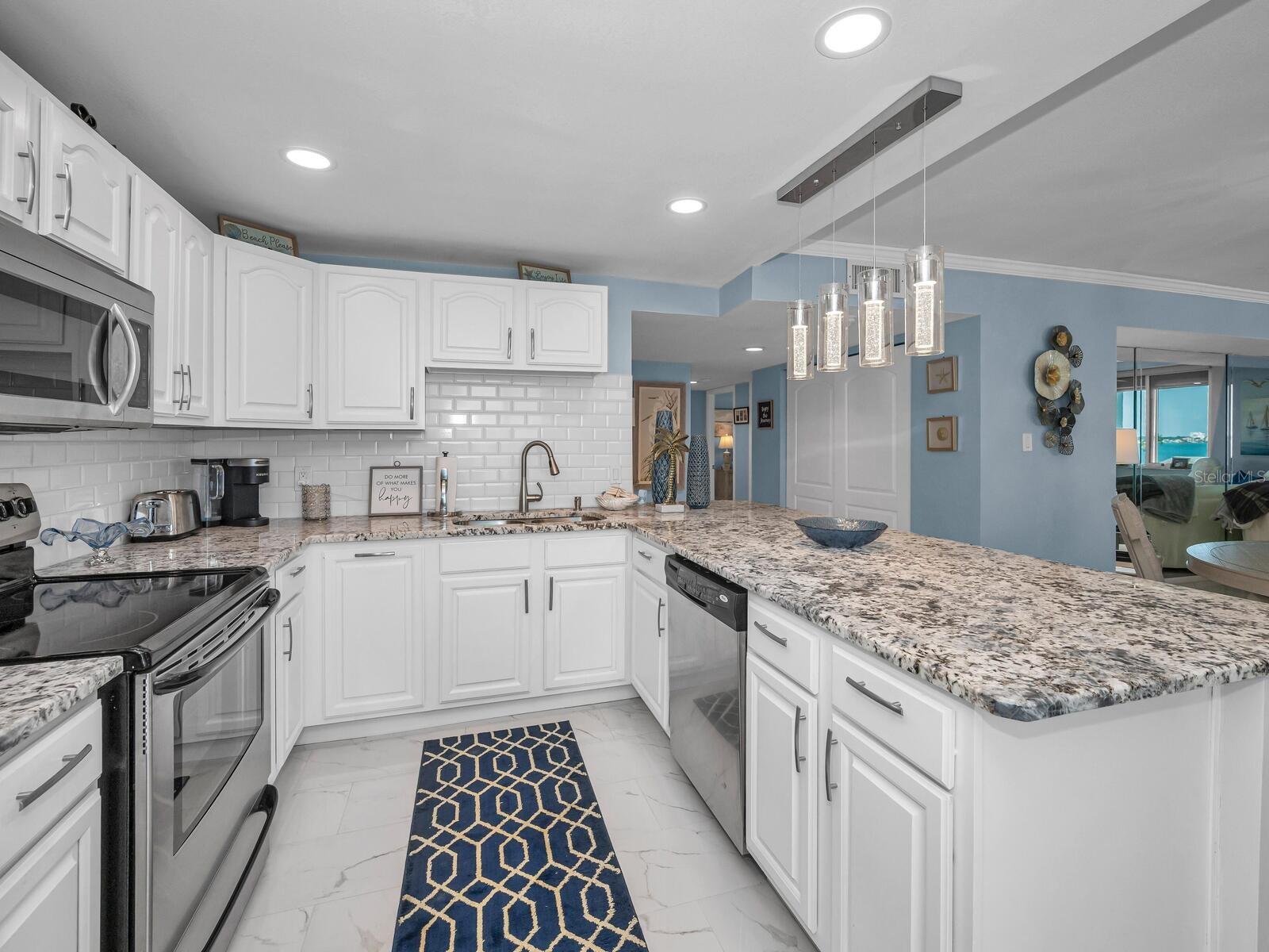 Listing photo id 6 for 1460 Gulf Boulevard 509