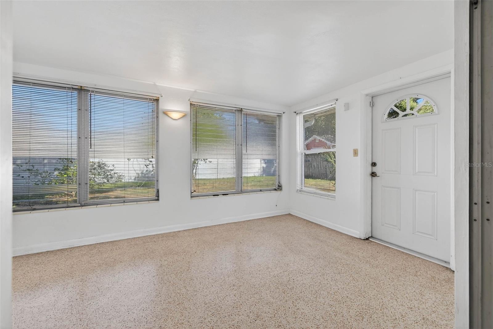 Image 14 of 32 For 1452 Temple Street