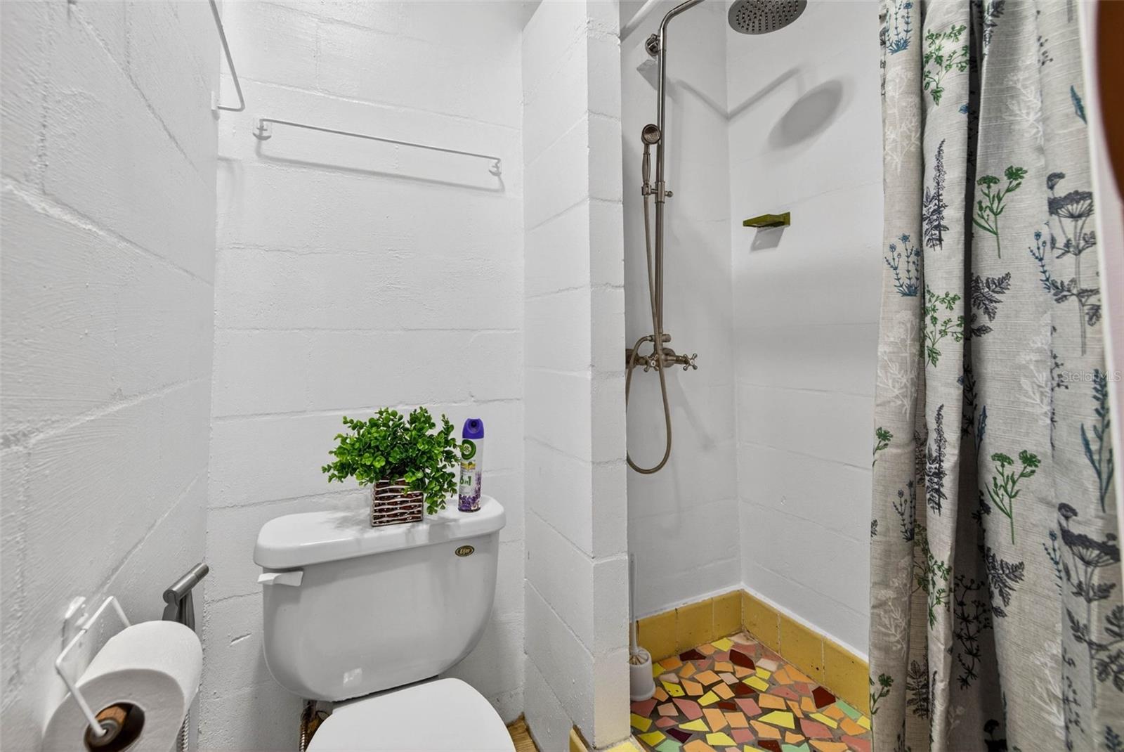 Image 18 of 32 For 1452 Temple Street