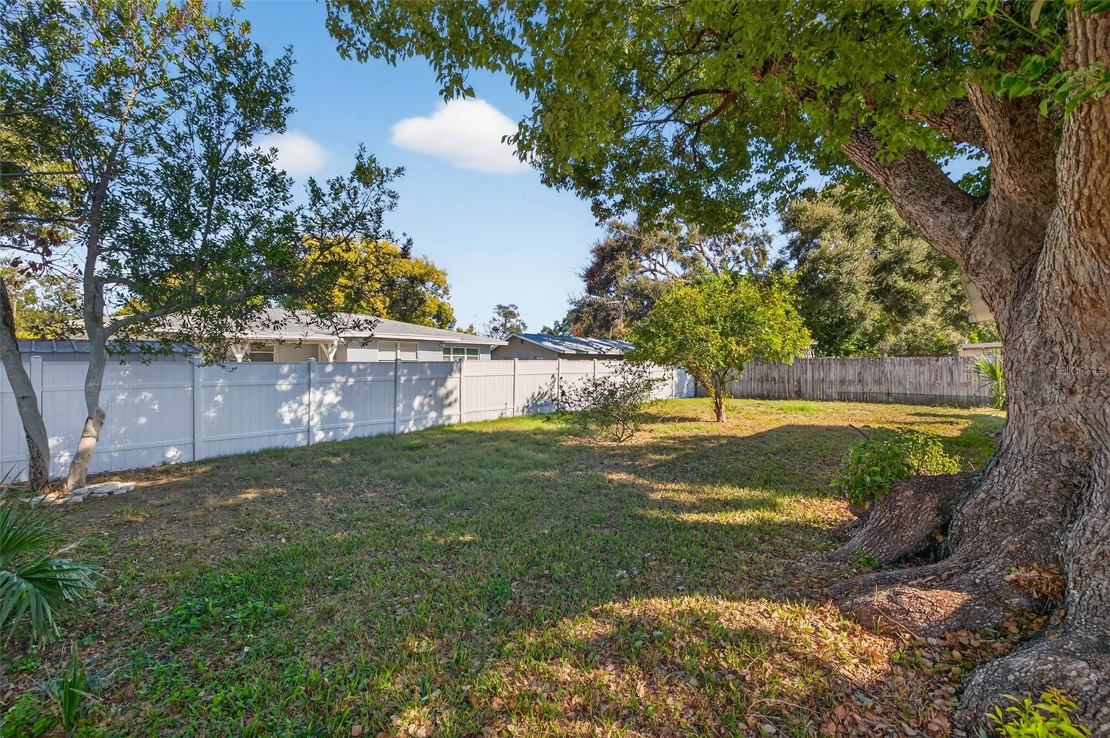 Image 23 of 32 For 1452 Temple Street