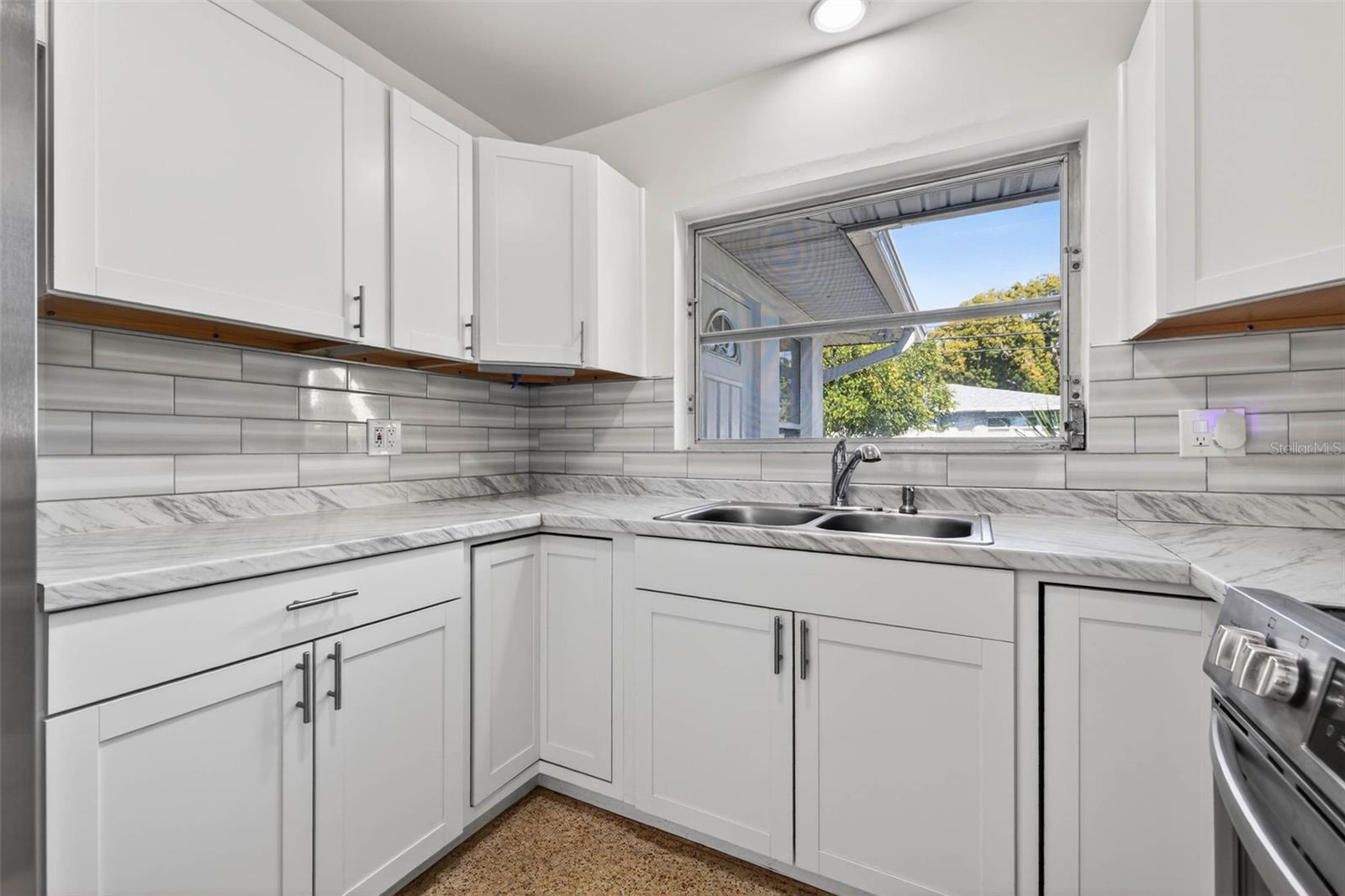 Image 7 of 32 For 1452 Temple Street