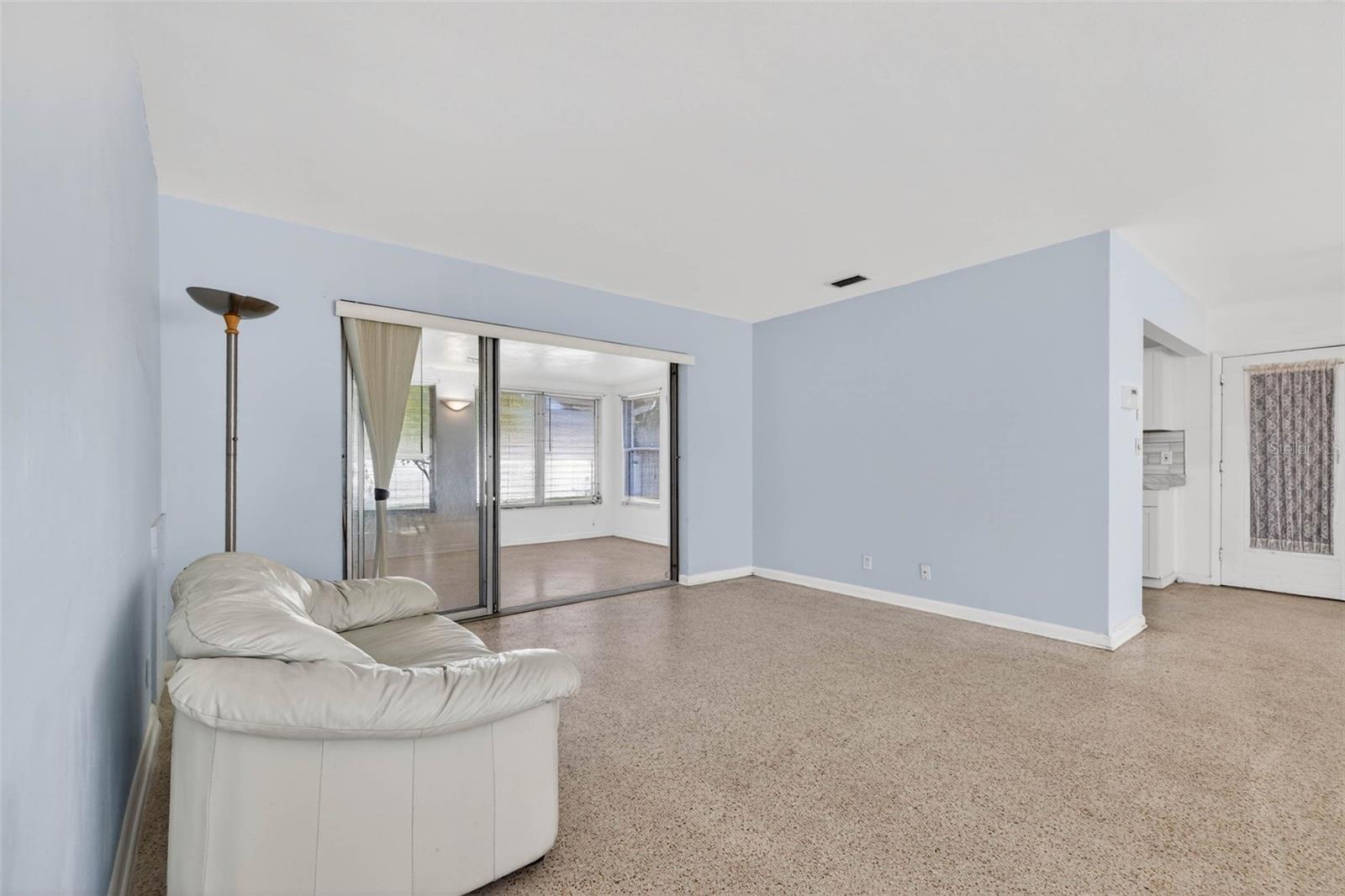 Image 9 of 32 For 1452 Temple Street