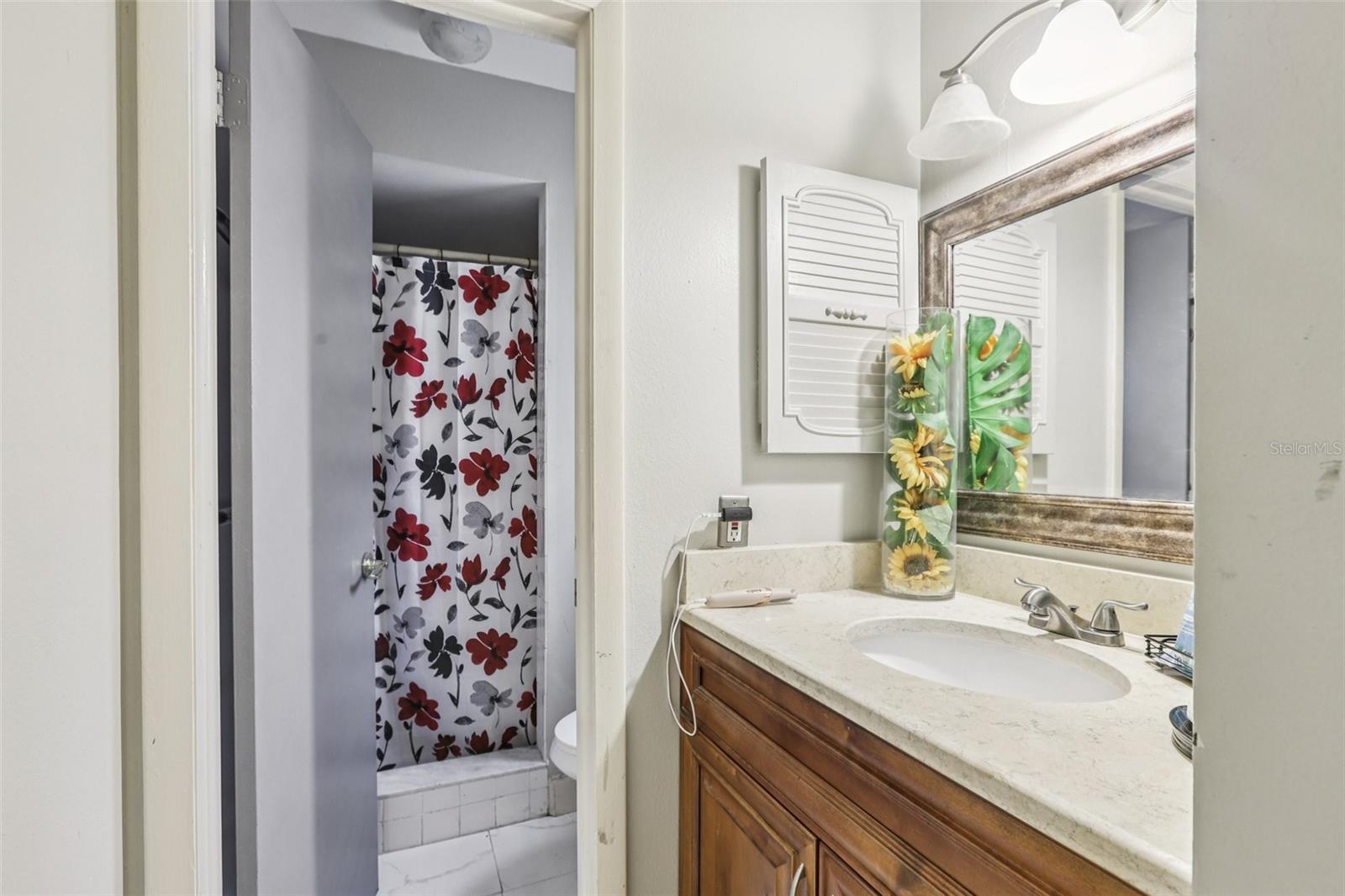 Listing photo id 9 for 5575 58th Street N