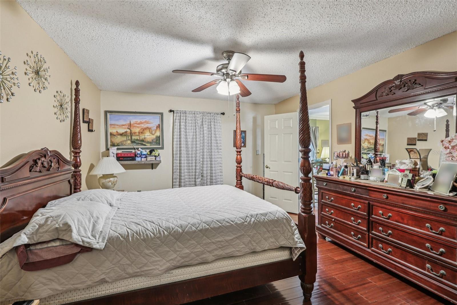 Listing photo id 10 for 5575 58th Street N