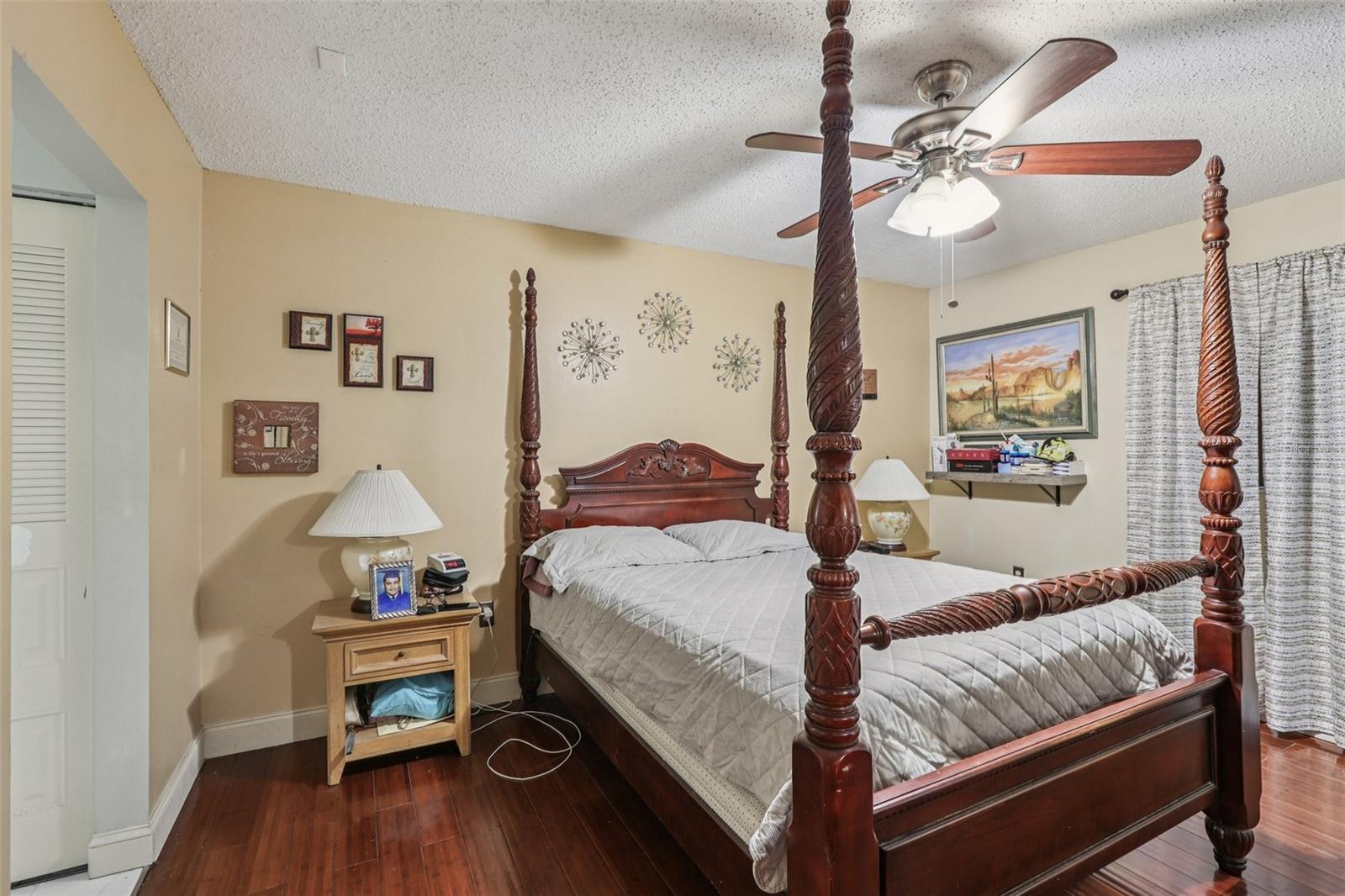 Listing photo id 11 for 5575 58th Street N