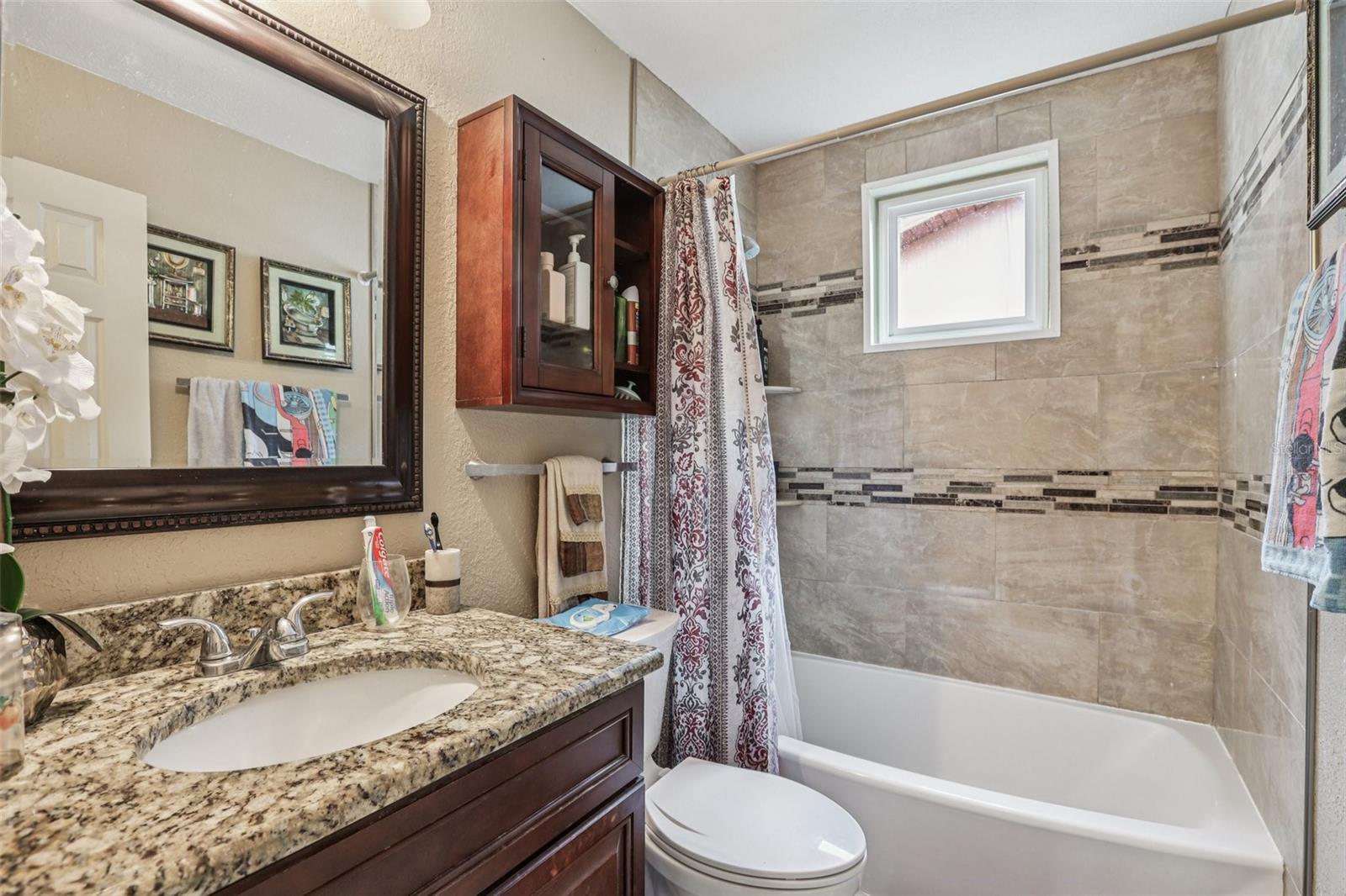 Listing photo id 16 for 5575 58th Street N